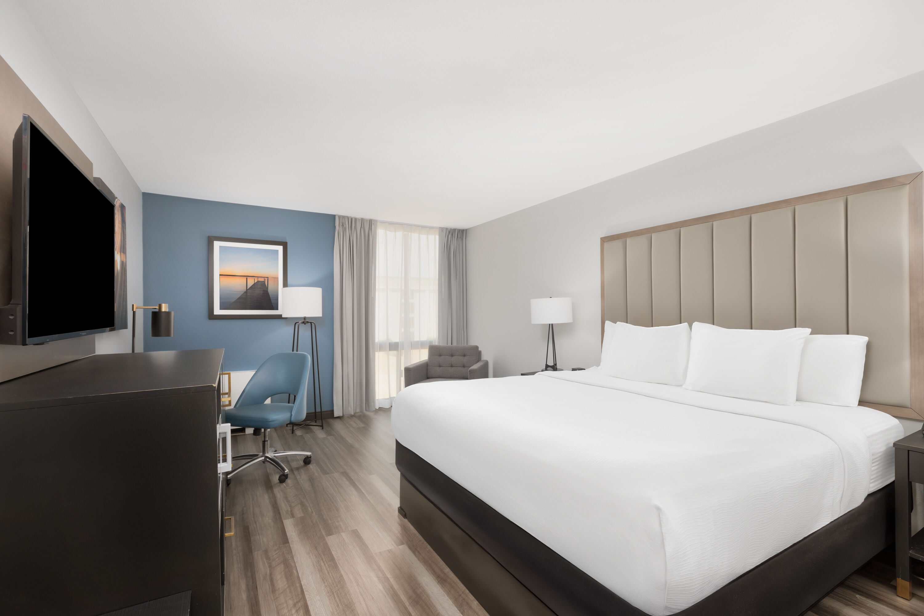 La Quinta Inn & Suites by Wyndham Dallas I-35 Walnut Hill Ln suite in Dallas, Texas