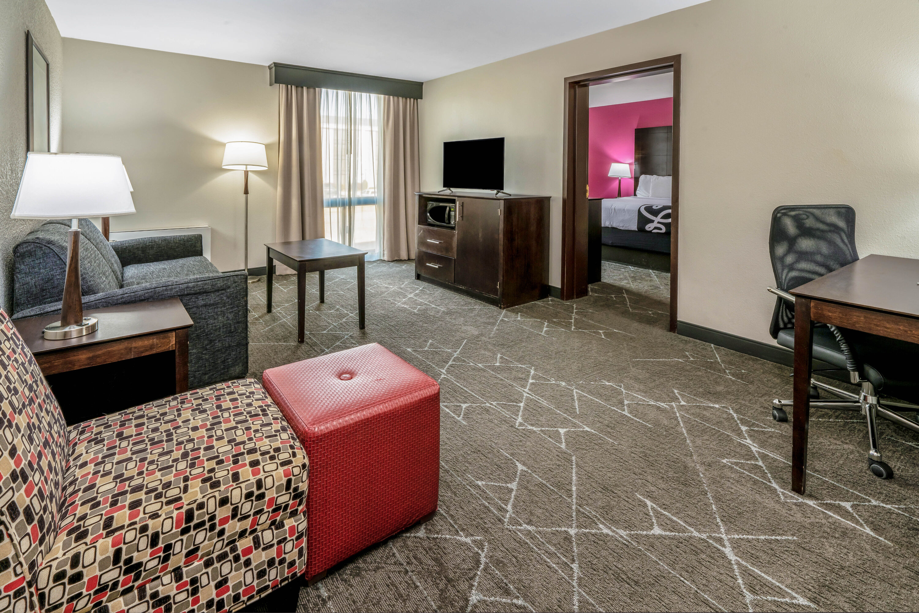La Quinta Inn & Suites by Wyndham Dallas I-35 Walnut Hill Ln suite in Dallas, Texas
