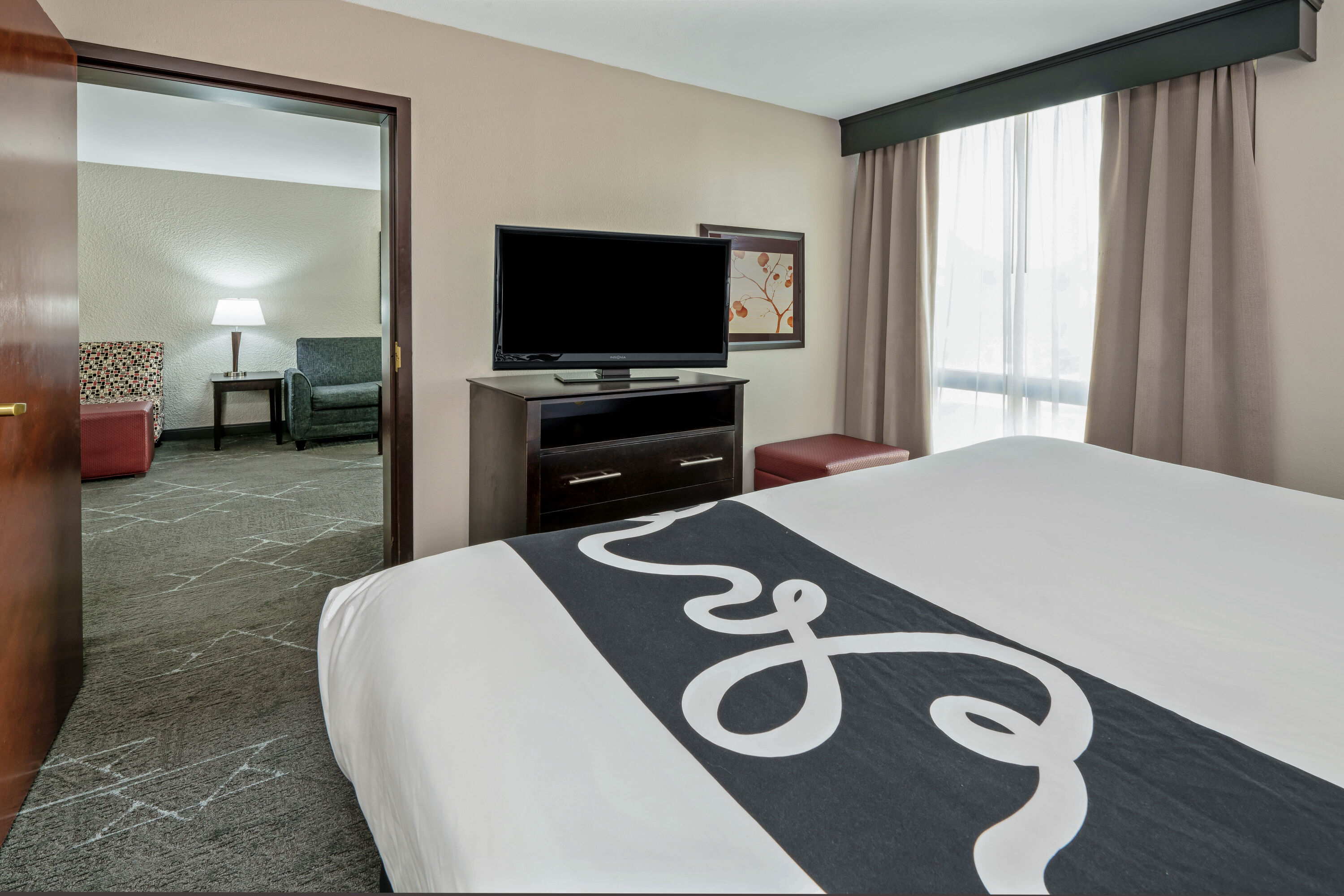 La Quinta Inn & Suites by Wyndham Dallas I-35 Walnut Hill Ln suite in Dallas, Texas