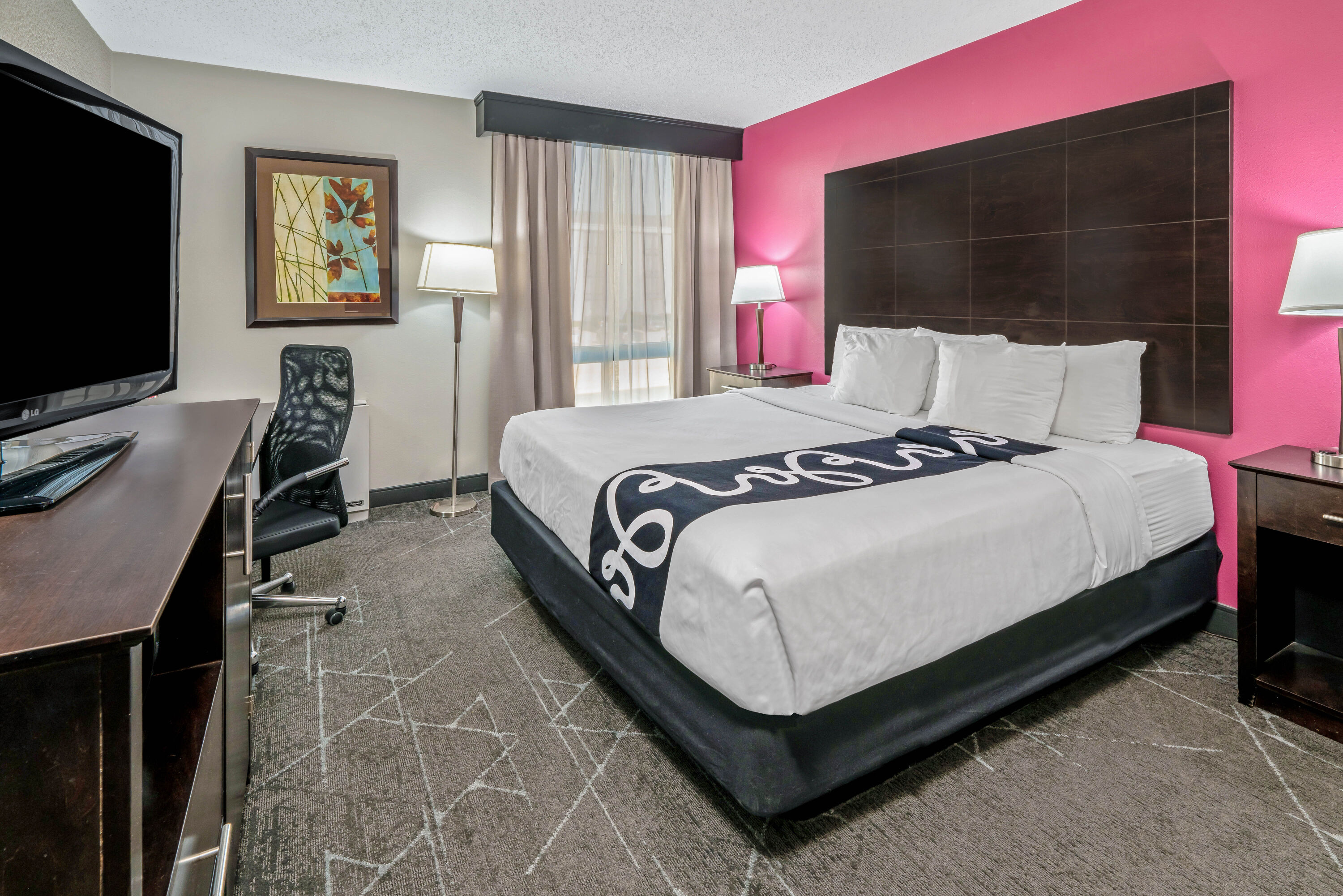 La Quinta Inn & Suites by Wyndham Dallas I-35 Walnut Hill Ln suite in Dallas, Texas