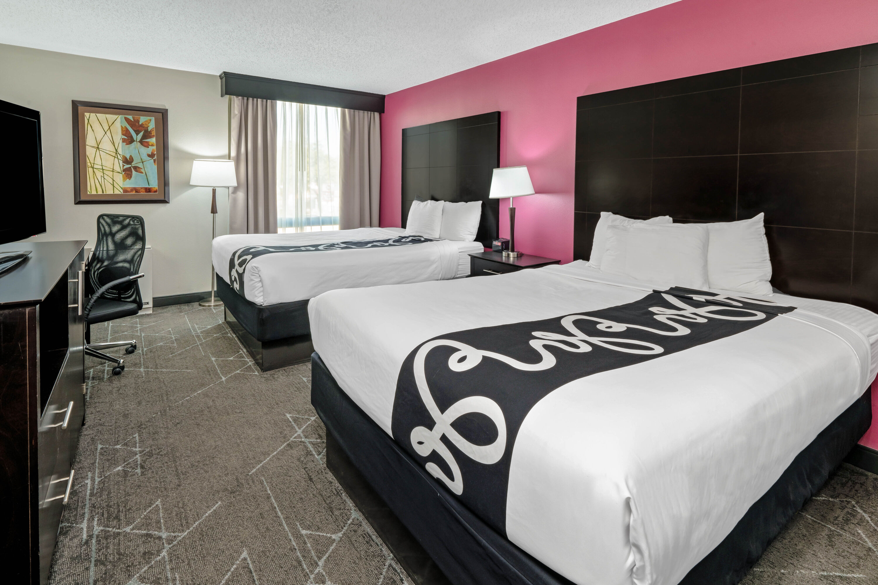 La Quinta Inn & Suites by Wyndham Dallas I-35 Walnut Hill Ln suite in Dallas, Texas