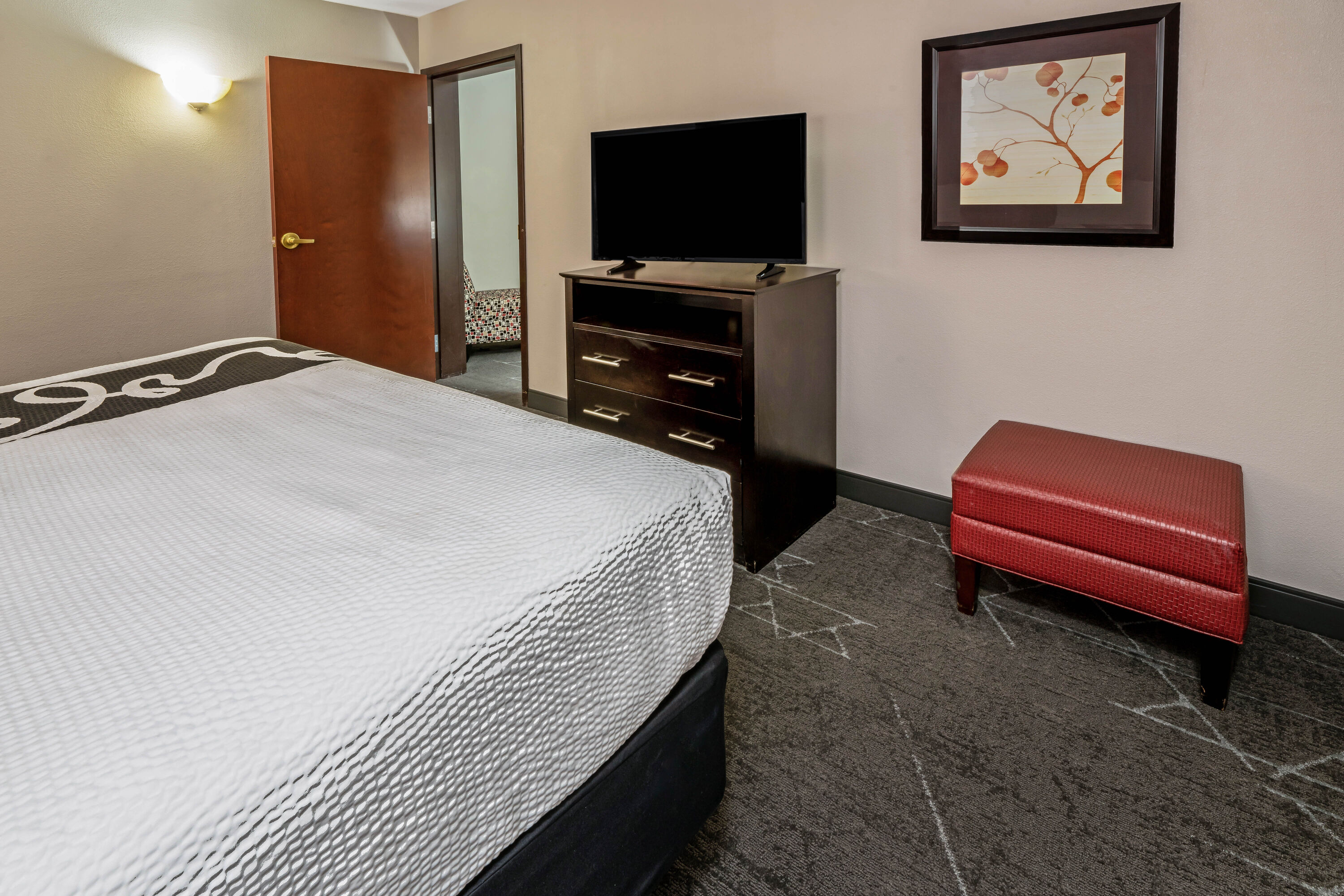 La Quinta Inn & Suites by Wyndham Dallas I-35 Walnut Hill Ln suite in Dallas, Texas