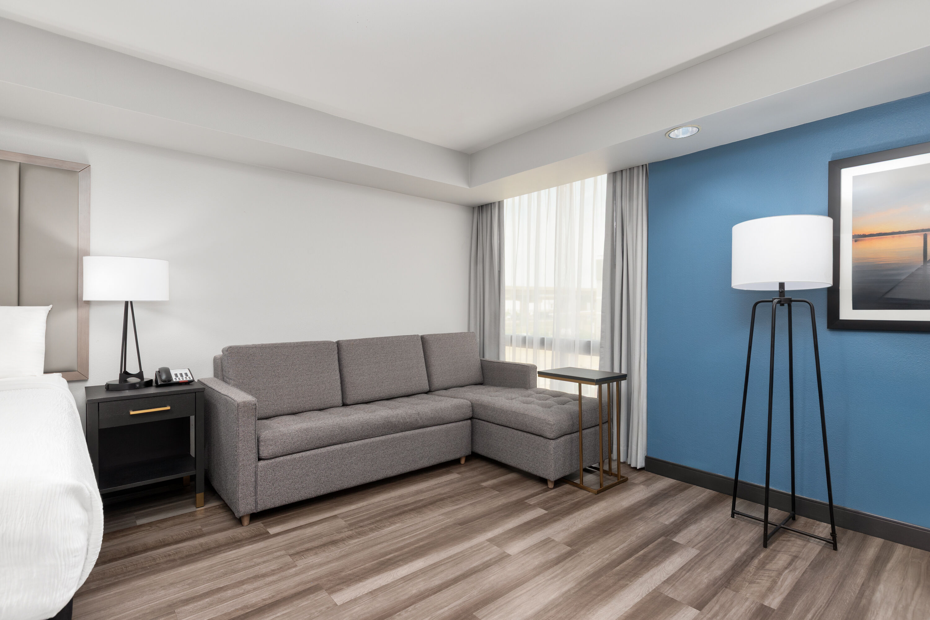 La Quinta Inn & Suites by Wyndham Dallas I-35 Walnut Hill Ln suite in Dallas, Texas