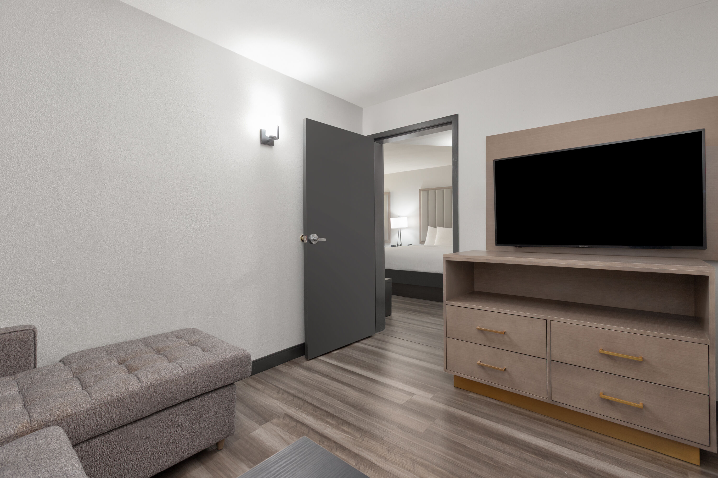 La Quinta Inn & Suites by Wyndham Dallas I-35 Walnut Hill Ln suite in Dallas, Texas