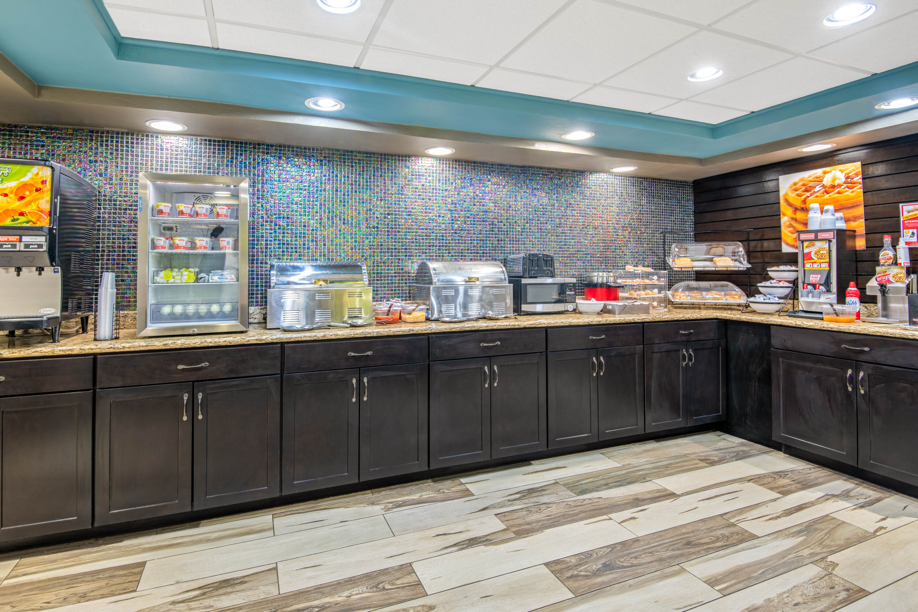 Free breakfast at La Quinta Inn & Suites by Wyndham Denison - N. Lake Texoma in Denison, Texas