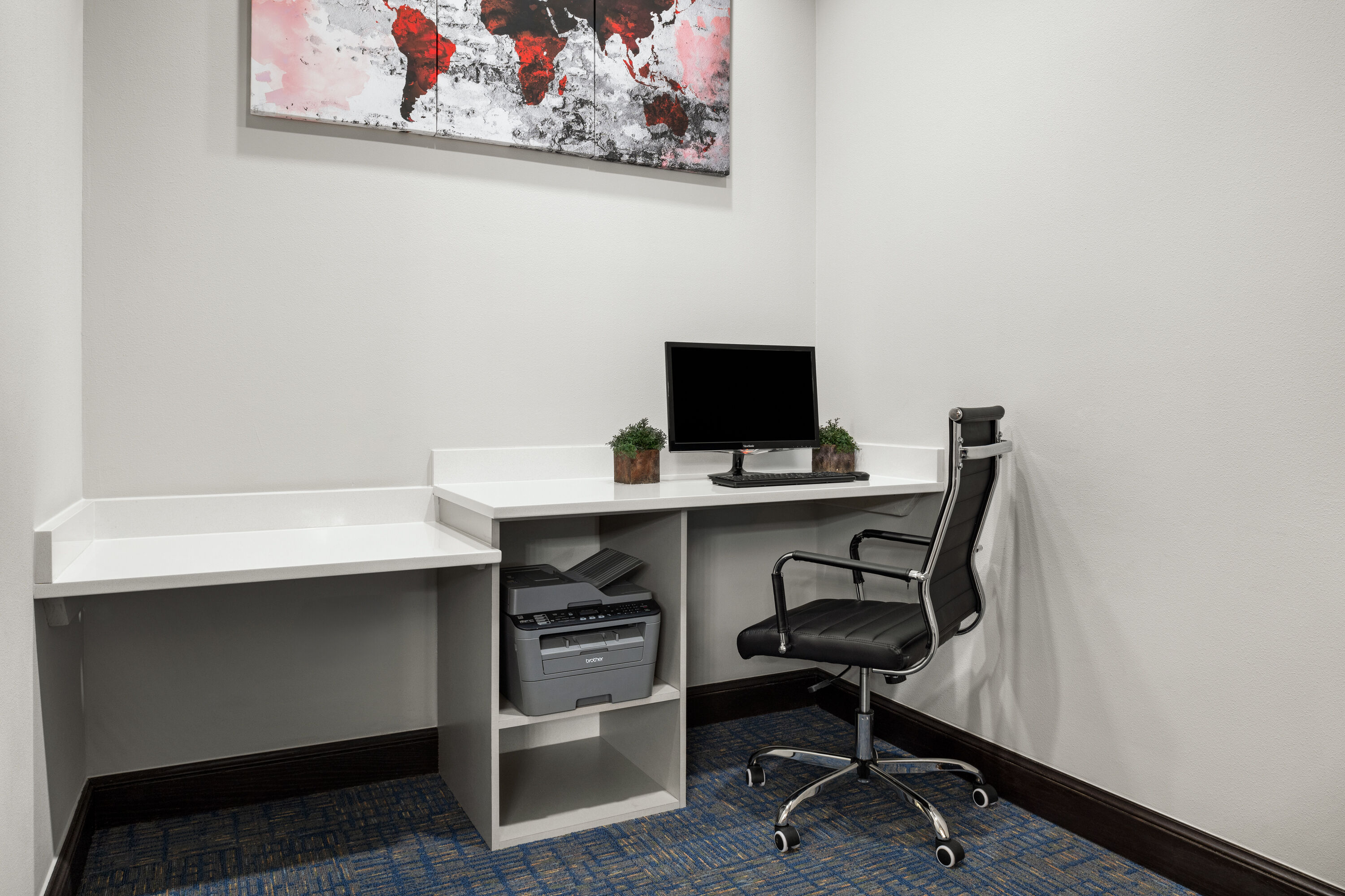 La Quinta Inn & Suites by Wyndham Denton - University Drive business center in Denton, Texas