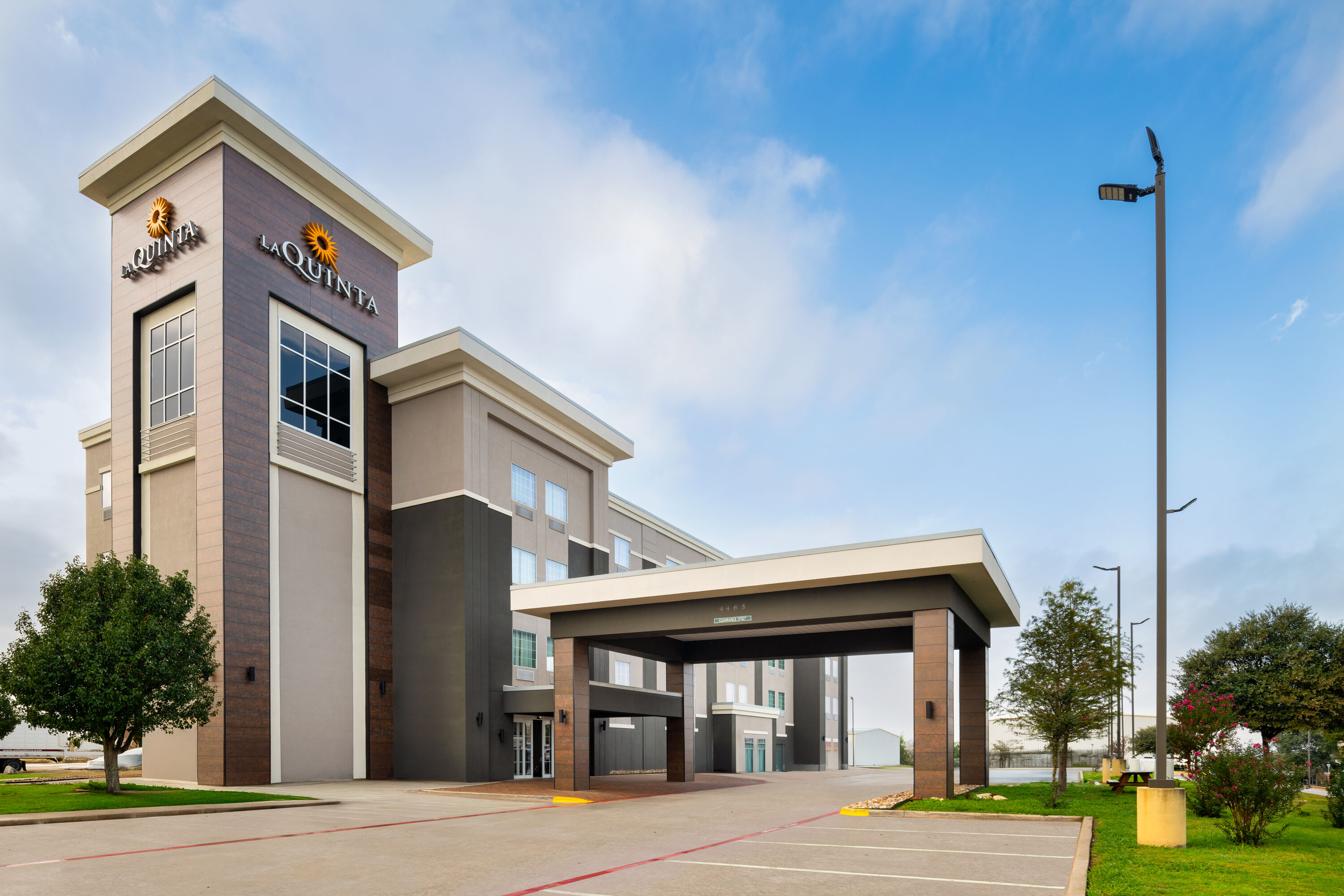 Exterior Day Image of La Quinta Inn & Suites by Wyndham Denton - University Drive hotel in Denton, Texas