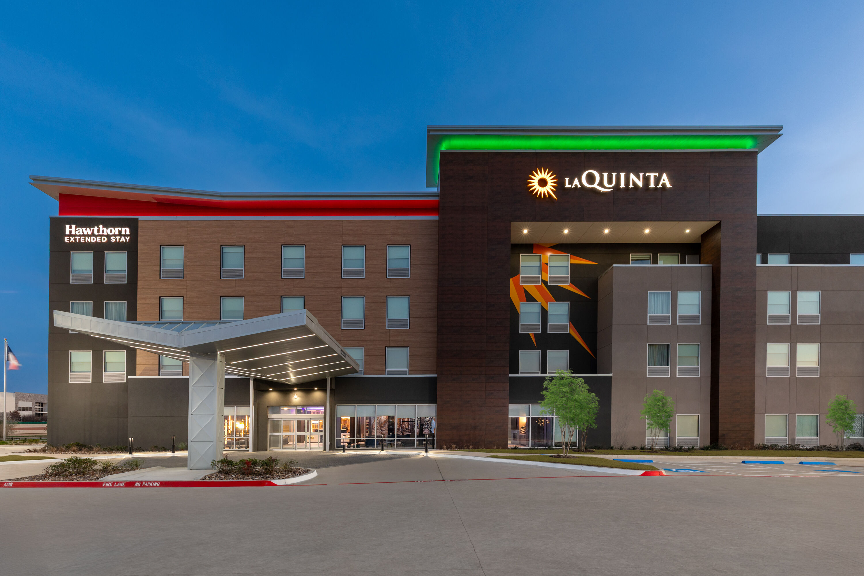 Exterior Dusk Image of La Quinta Inn & Suites by Wyndham DeSoto hotel in DeSoto, Texas