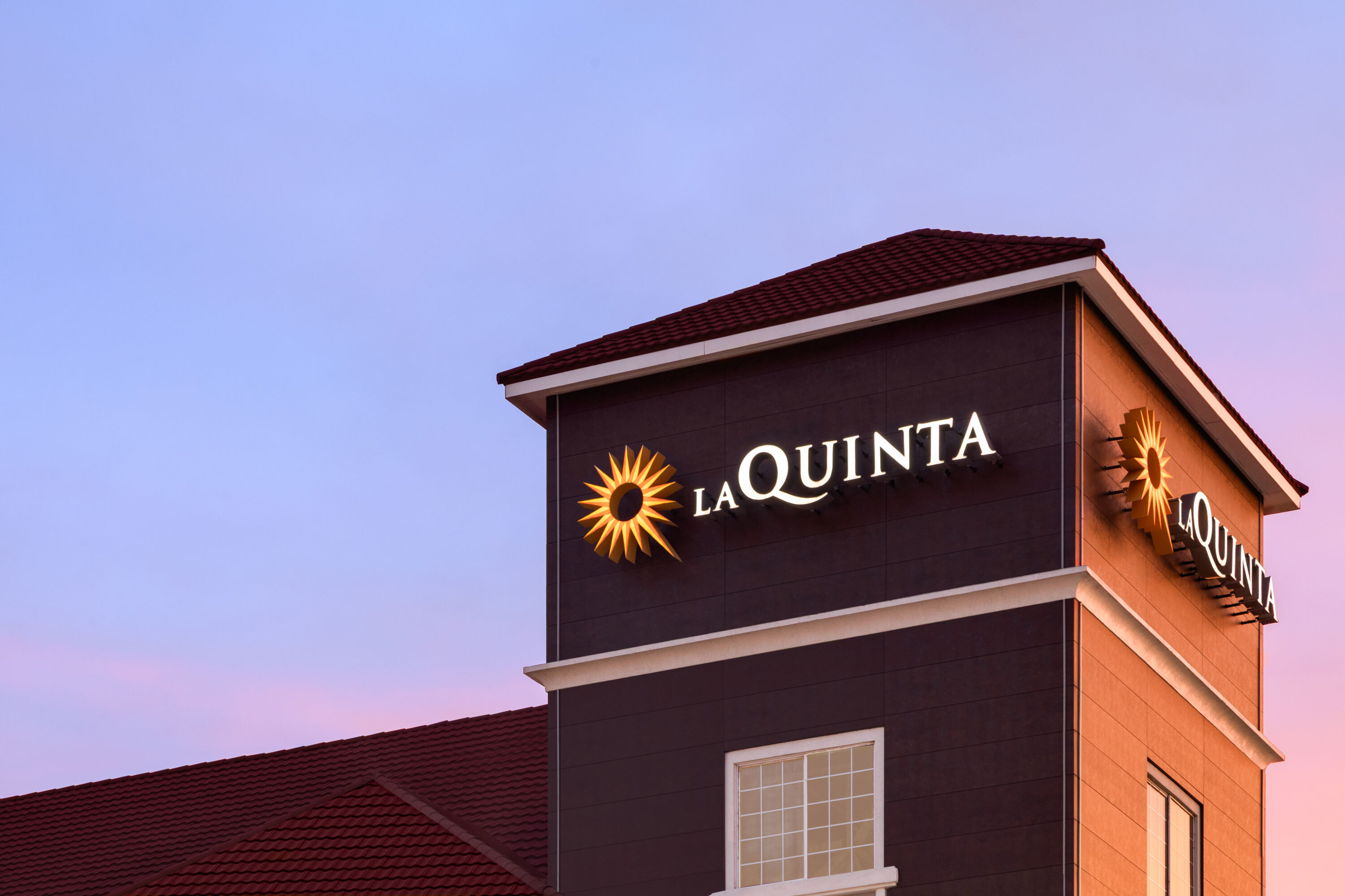 Exterior of La Quinta Inn & Suites by Wyndham Dumas hotel in Dumas, Texas