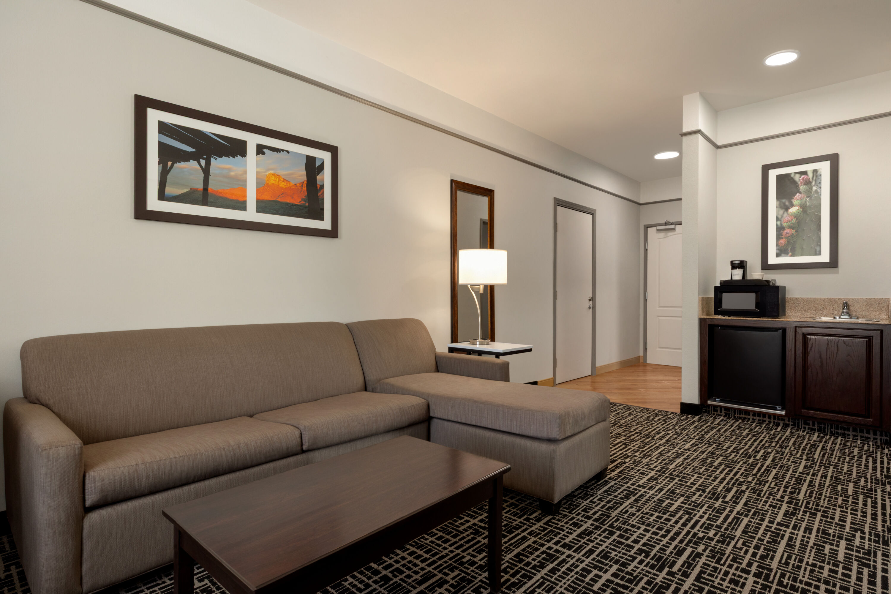 Guest room at the La Quinta Inn & Suites by Wyndham Dumas in Dumas, Texas