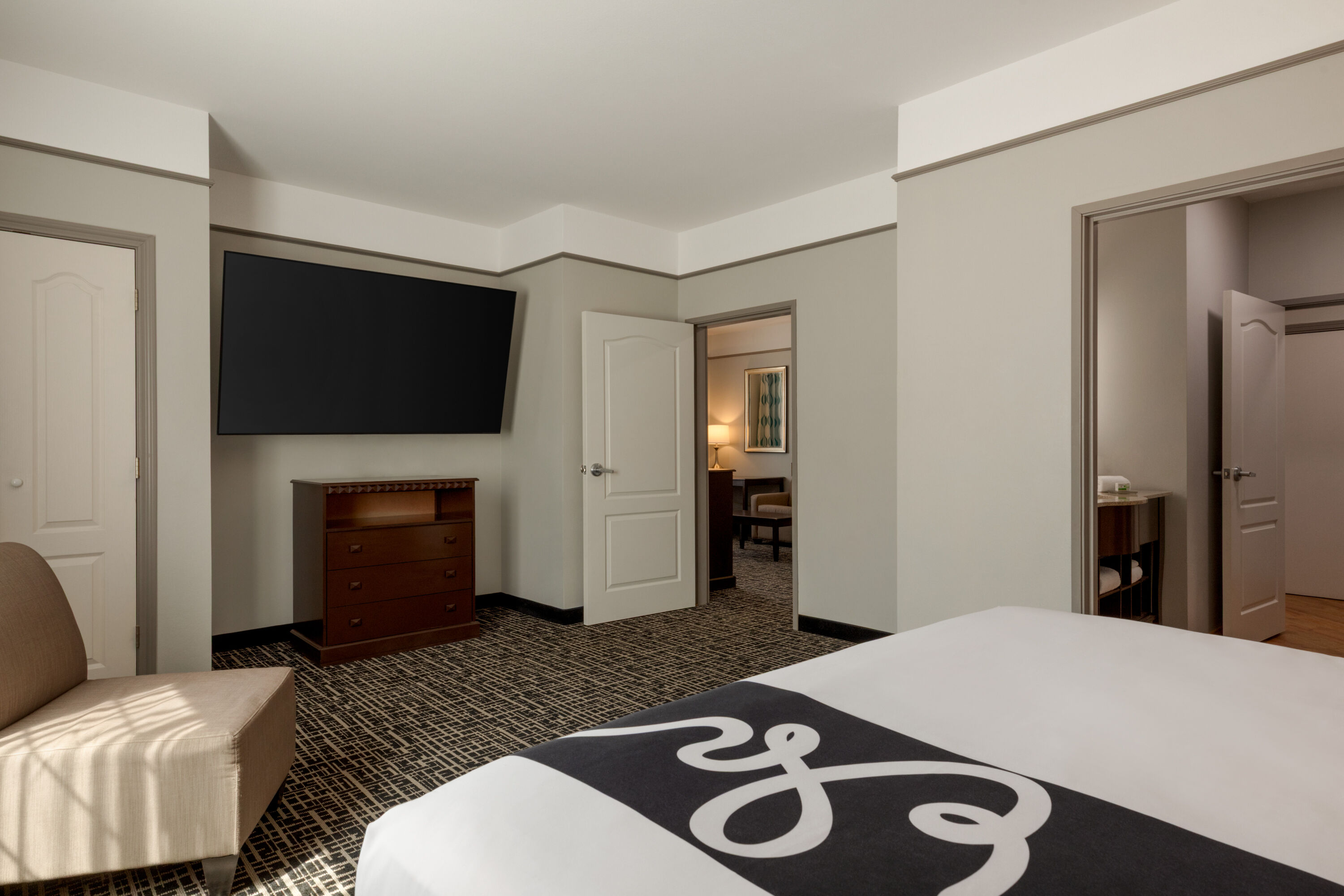 Guest room at the La Quinta Inn & Suites by Wyndham Dumas in Dumas, Texas