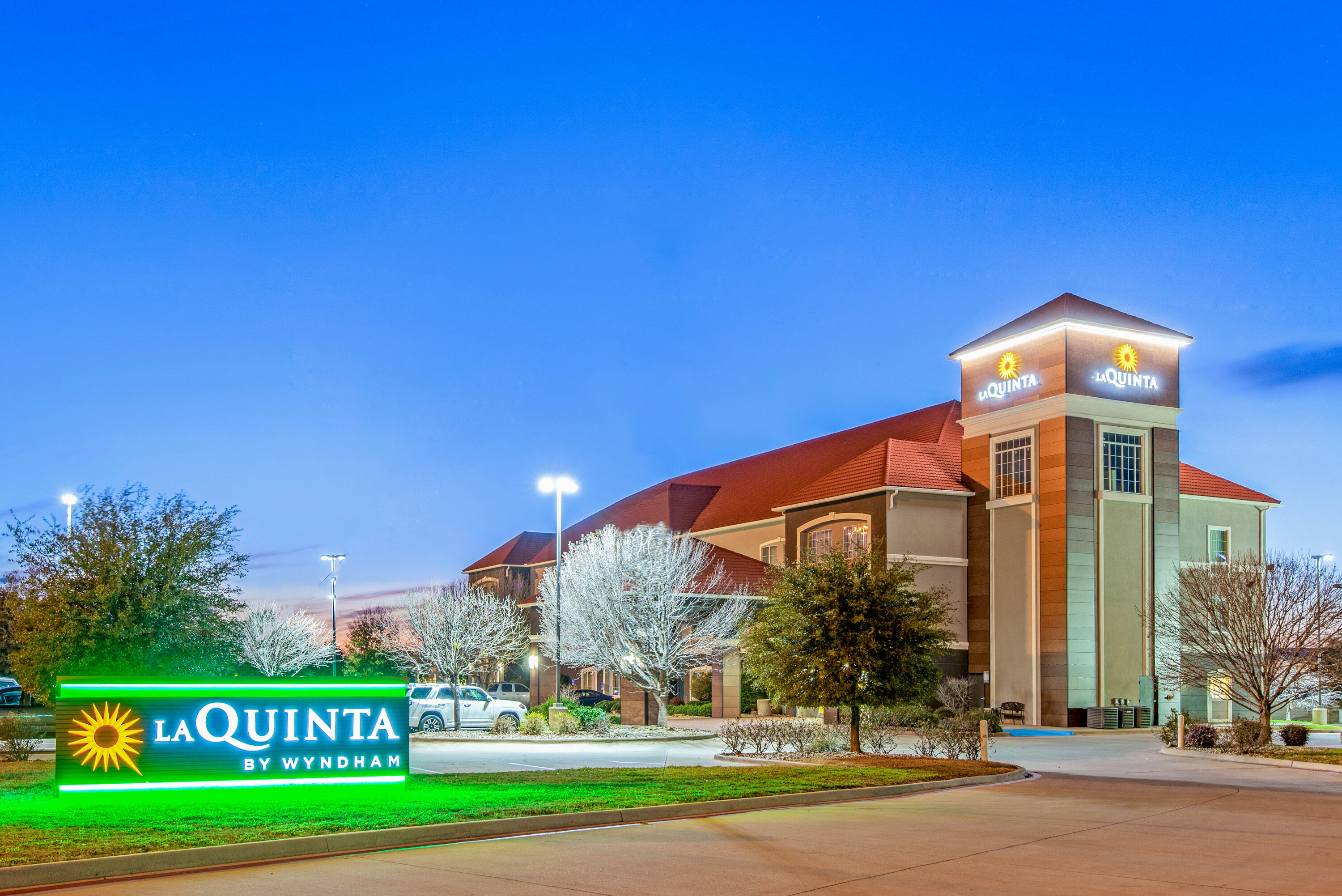 La Quinta Inn & Suites by Wyndham Eastland Eastland, TX Hotels