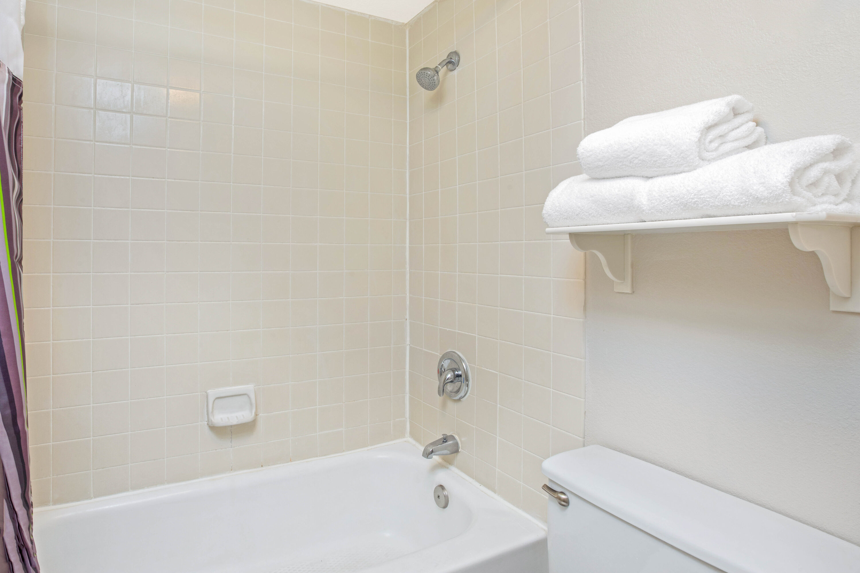 Guest room bath at the La Quinta Inn by Wyndham El Paso Cielo Vista in El Paso, Texas