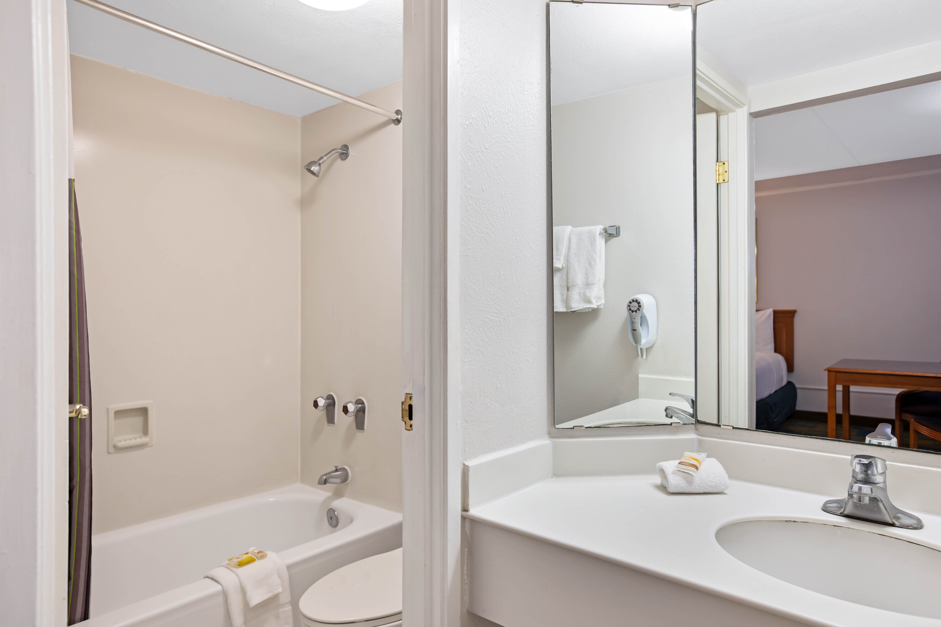 Guest room bath at the La Quinta Inn by Wyndham El Paso East Lomaland in El Paso, Texas