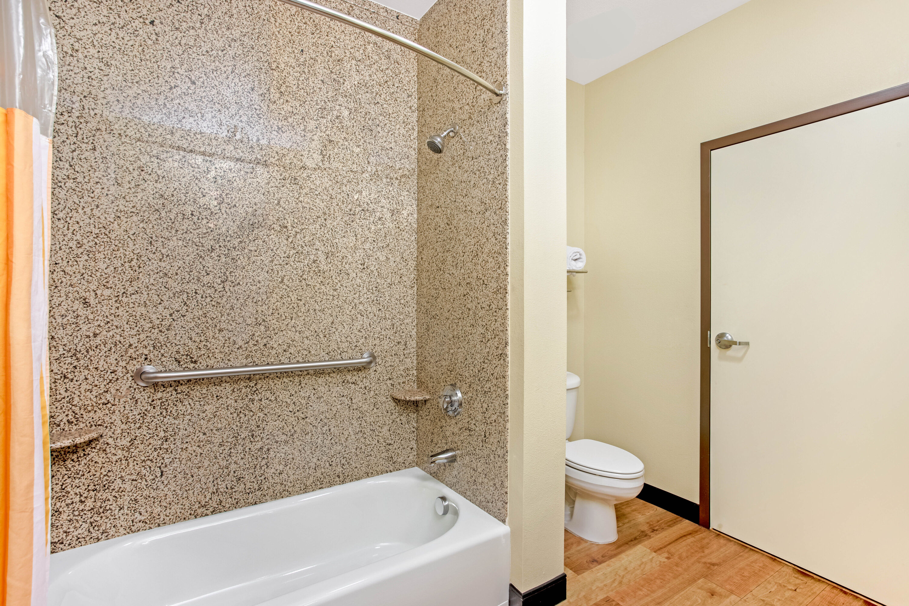 Guest room bath at the La Quinta Inn & Suites by Wyndham Ennis in Ennis, Texas