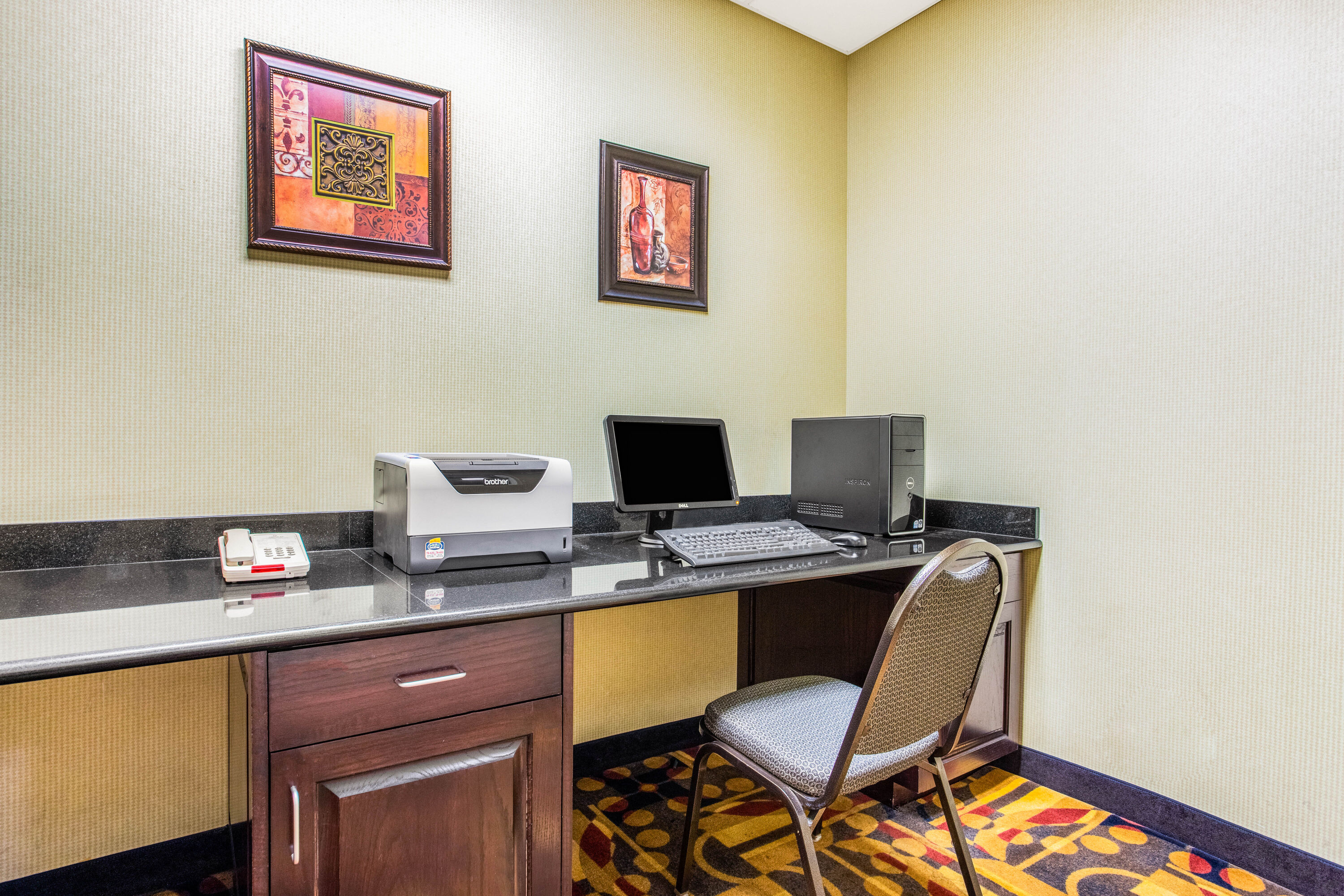 La Quinta Inn & Suites by Wyndham Ennis business center in Ennis, Texas