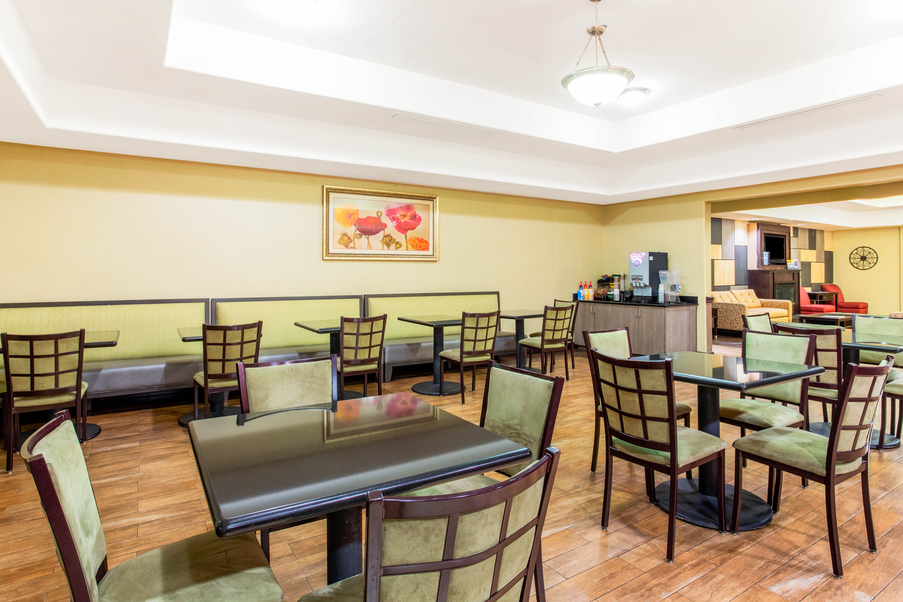 Free breakfast at La Quinta Inn & Suites by Wyndham Ennis in Ennis, Texas