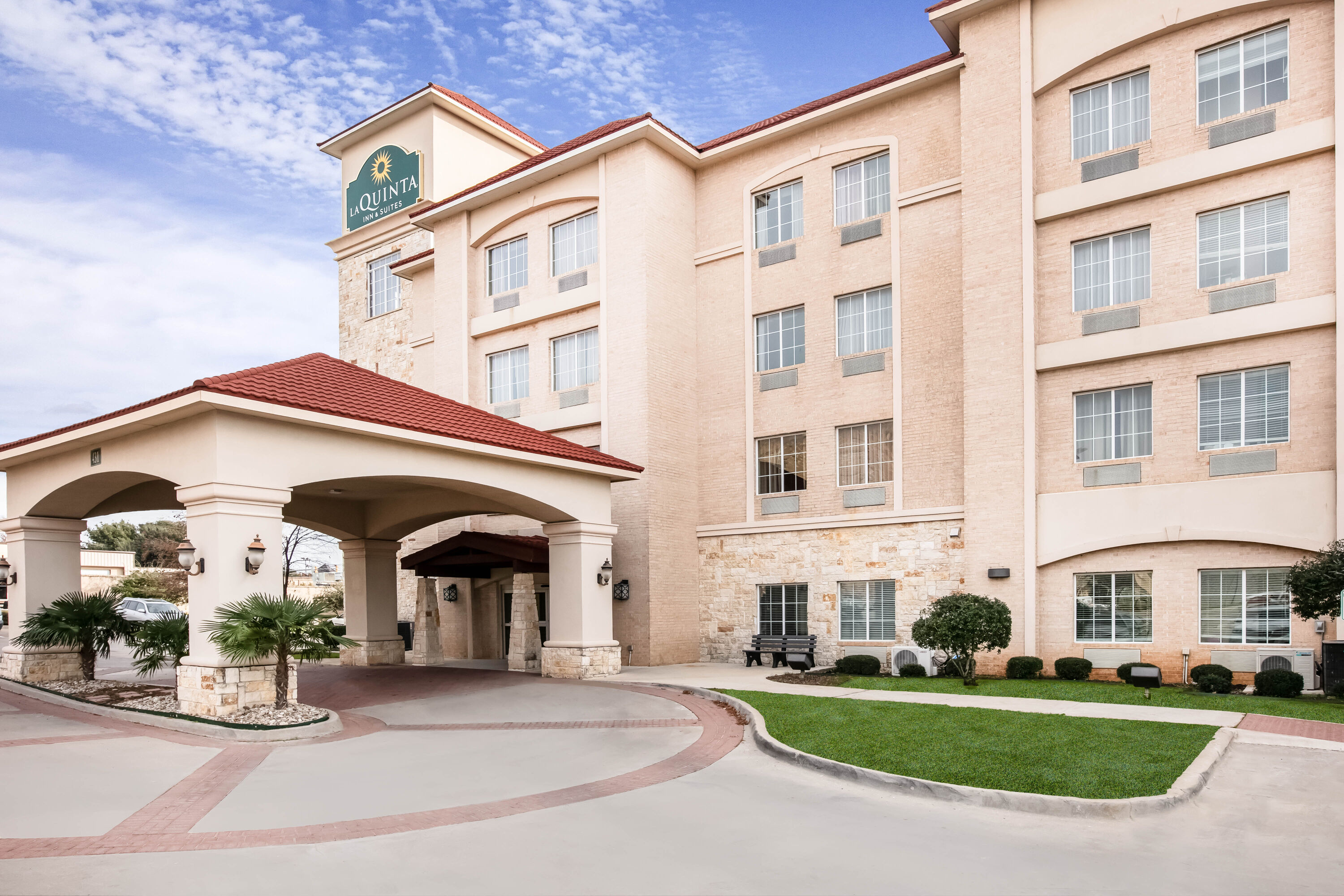Exterior Day Image of La Quinta Inn & Suites by Wyndham DFW Airport West - Euless hotel in Euless, Texas