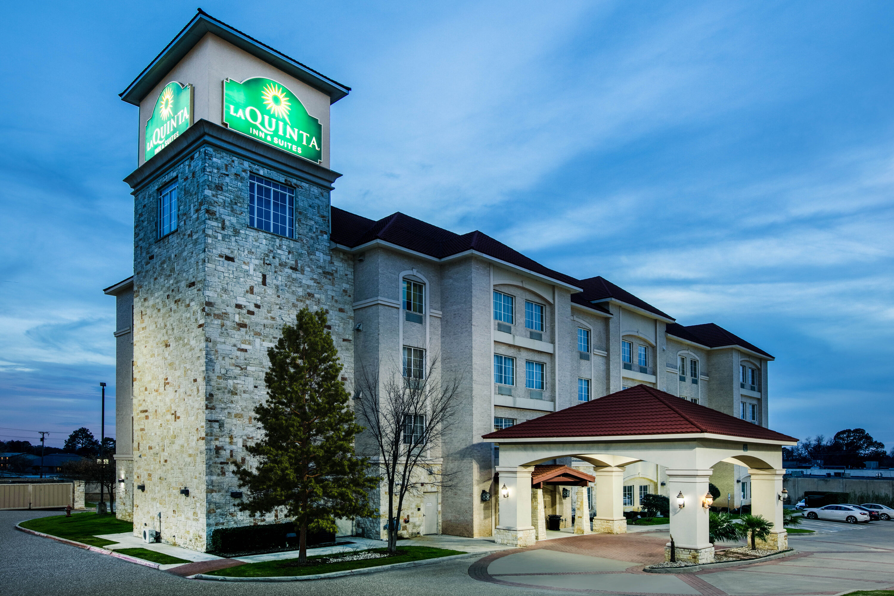 Exterior Dusk Image of La Quinta Inn & Suites by Wyndham DFW Airport West - Euless hotel in Euless, Texas