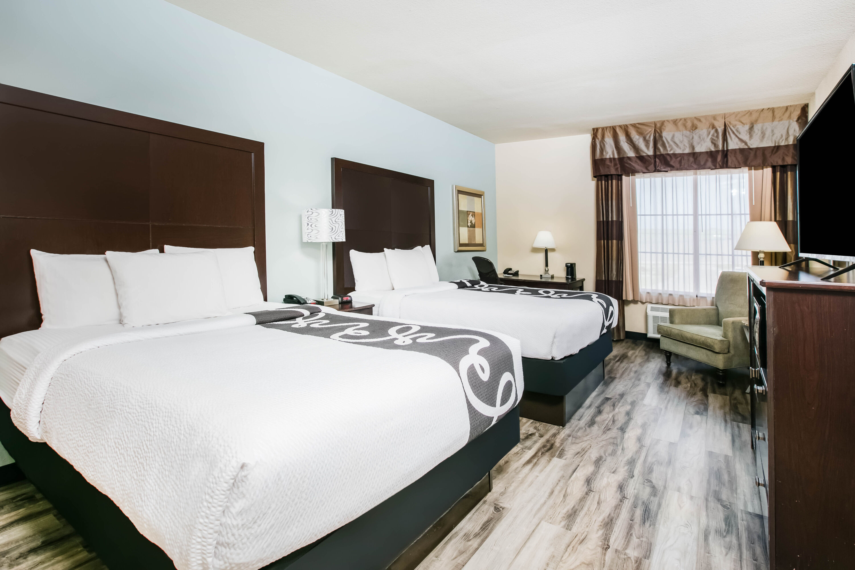 Guest room at the La Quinta Inn & Suites by Wyndham DFW Airport West - Euless in Euless, Texas