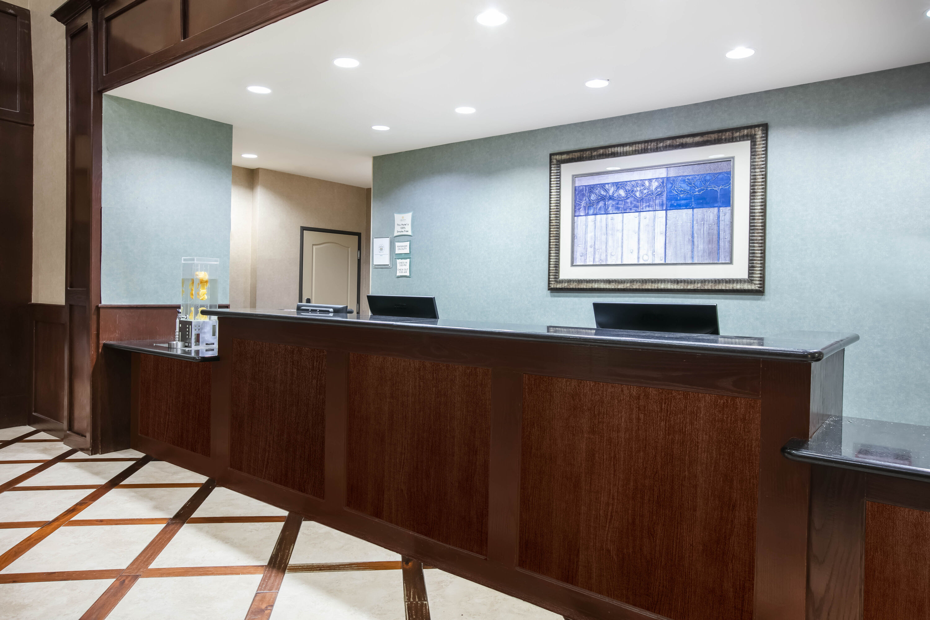 La Quinta Inn & Suites by Wyndham DFW Airport West - Euless reception in Euless, Texas