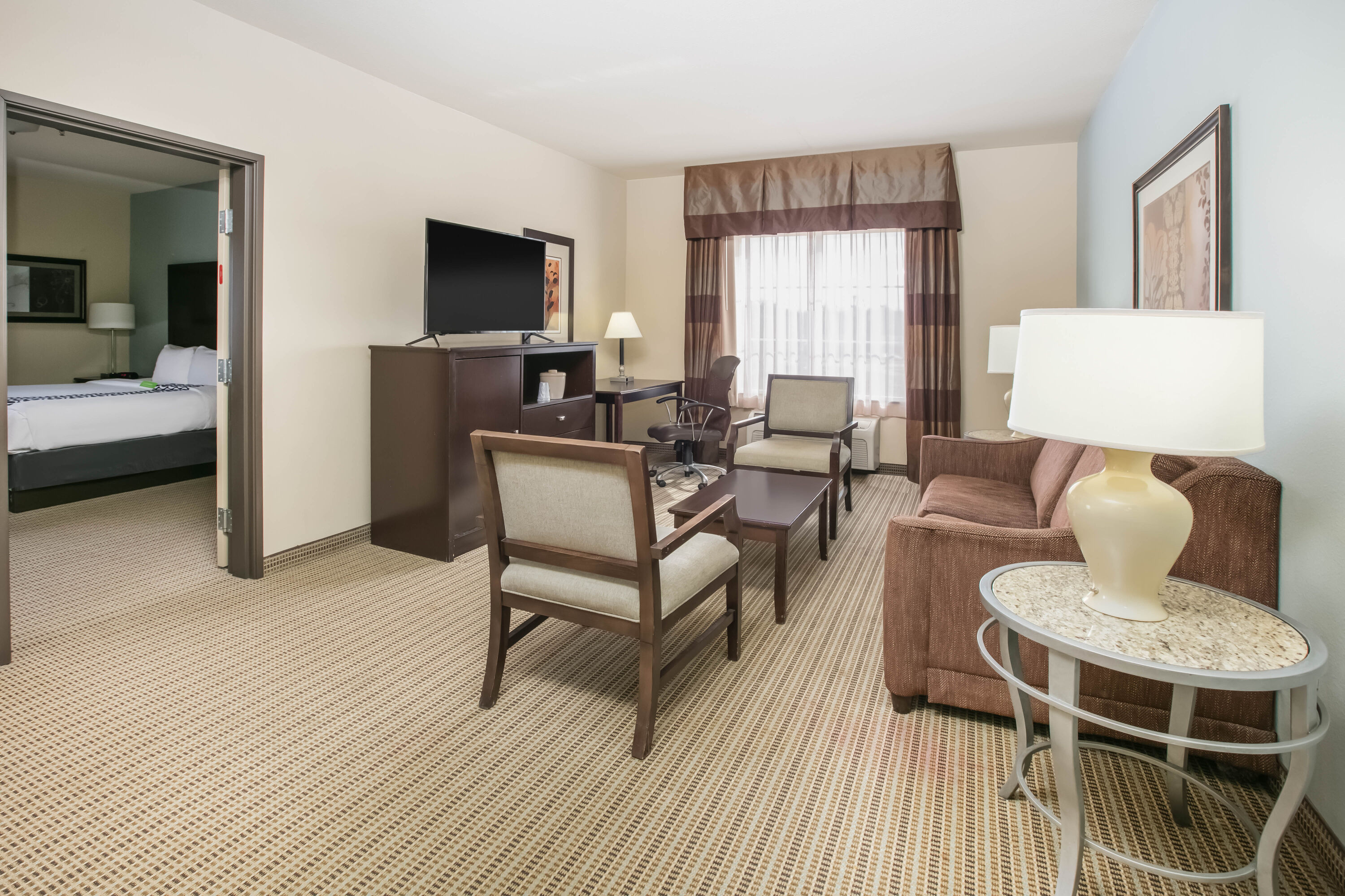 La Quinta Inn & Suites by Wyndham DFW Airport West - Euless suite in Euless, Texas