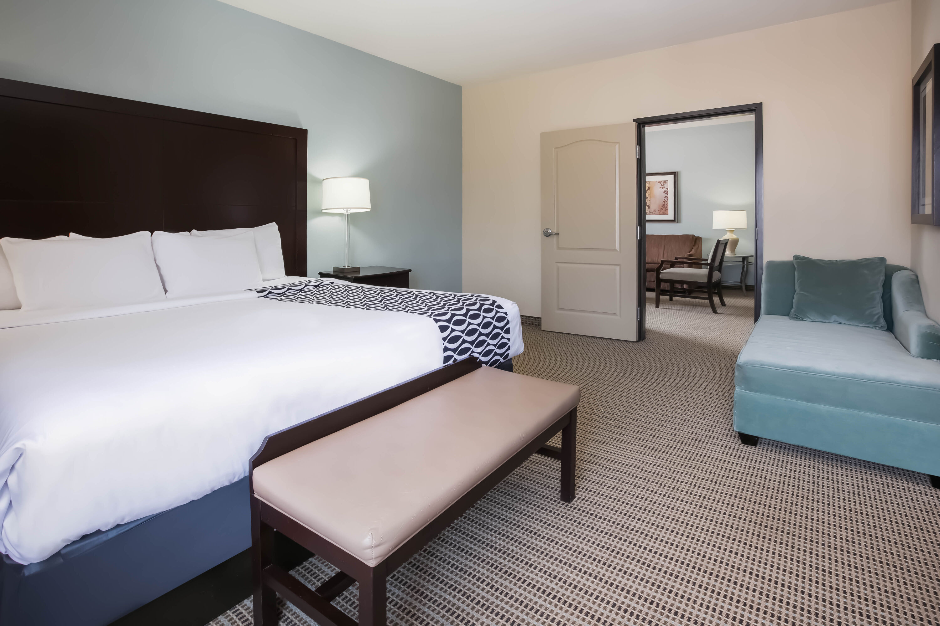 La Quinta Inn & Suites by Wyndham DFW Airport West - Euless suite in Euless, Texas