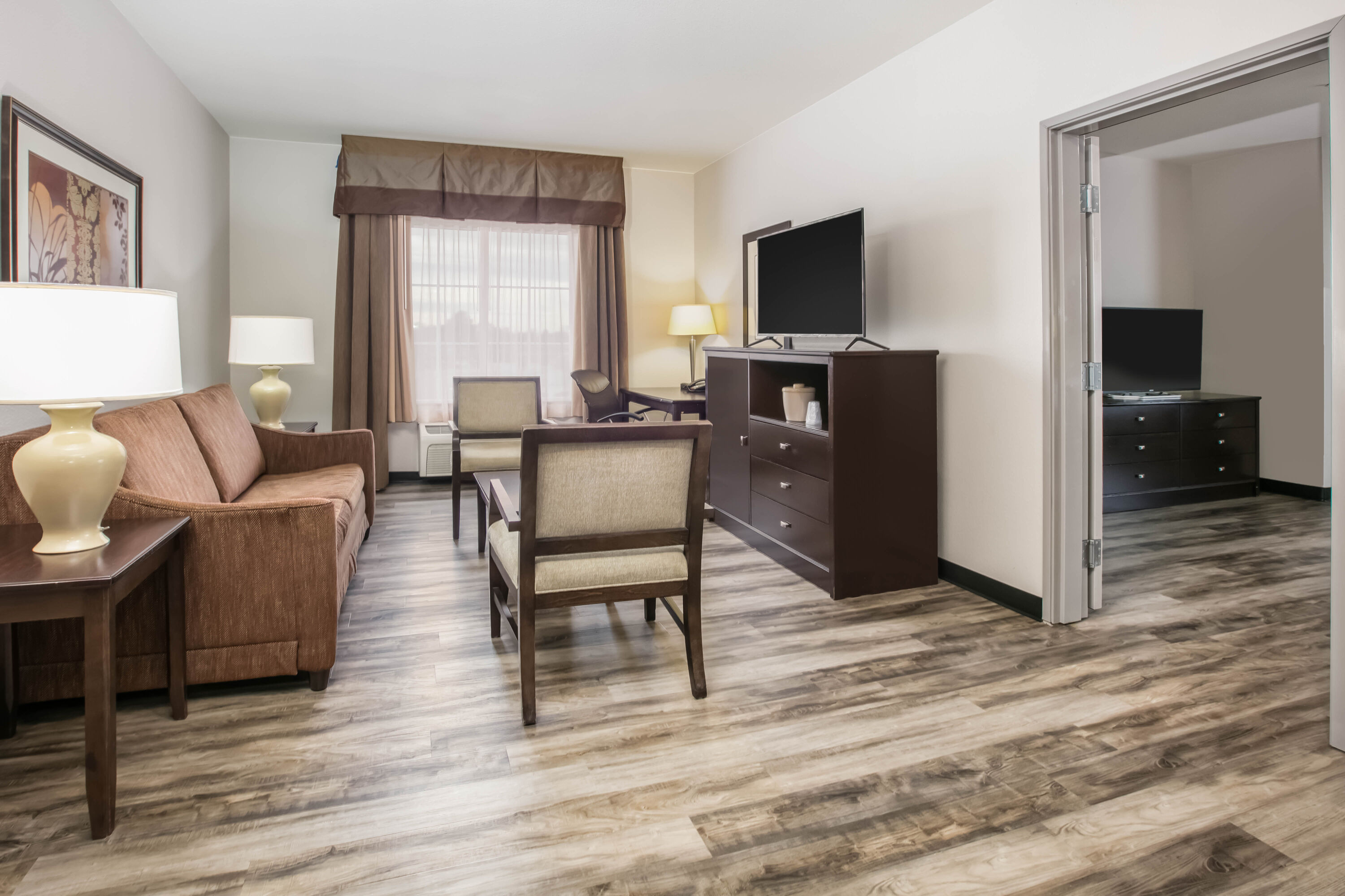 La Quinta Inn & Suites by Wyndham DFW Airport West - Euless suite in Euless, Texas