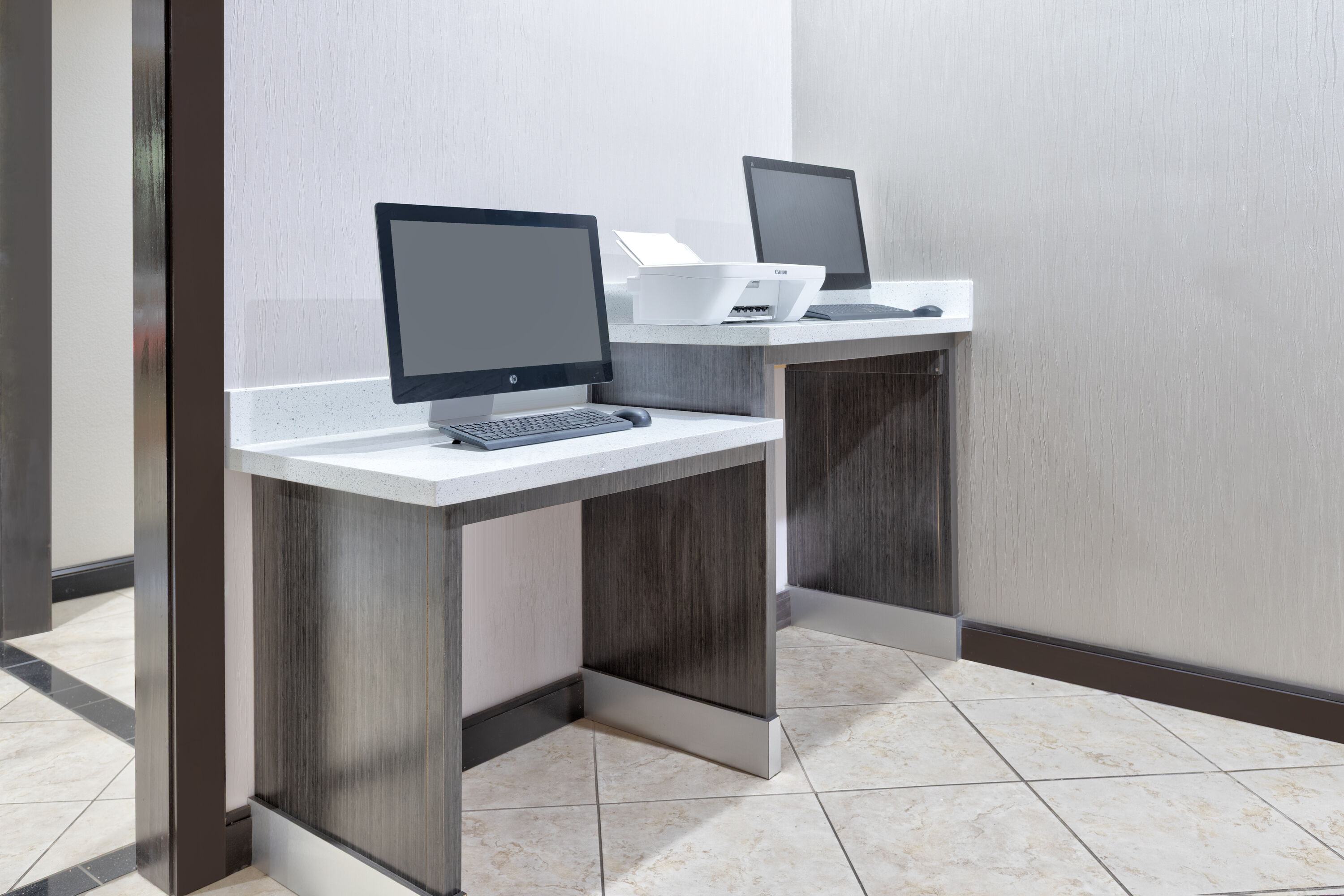 La Quinta Inn & Suites by Wyndham Fairfield TX business center in Fairfield, Texas