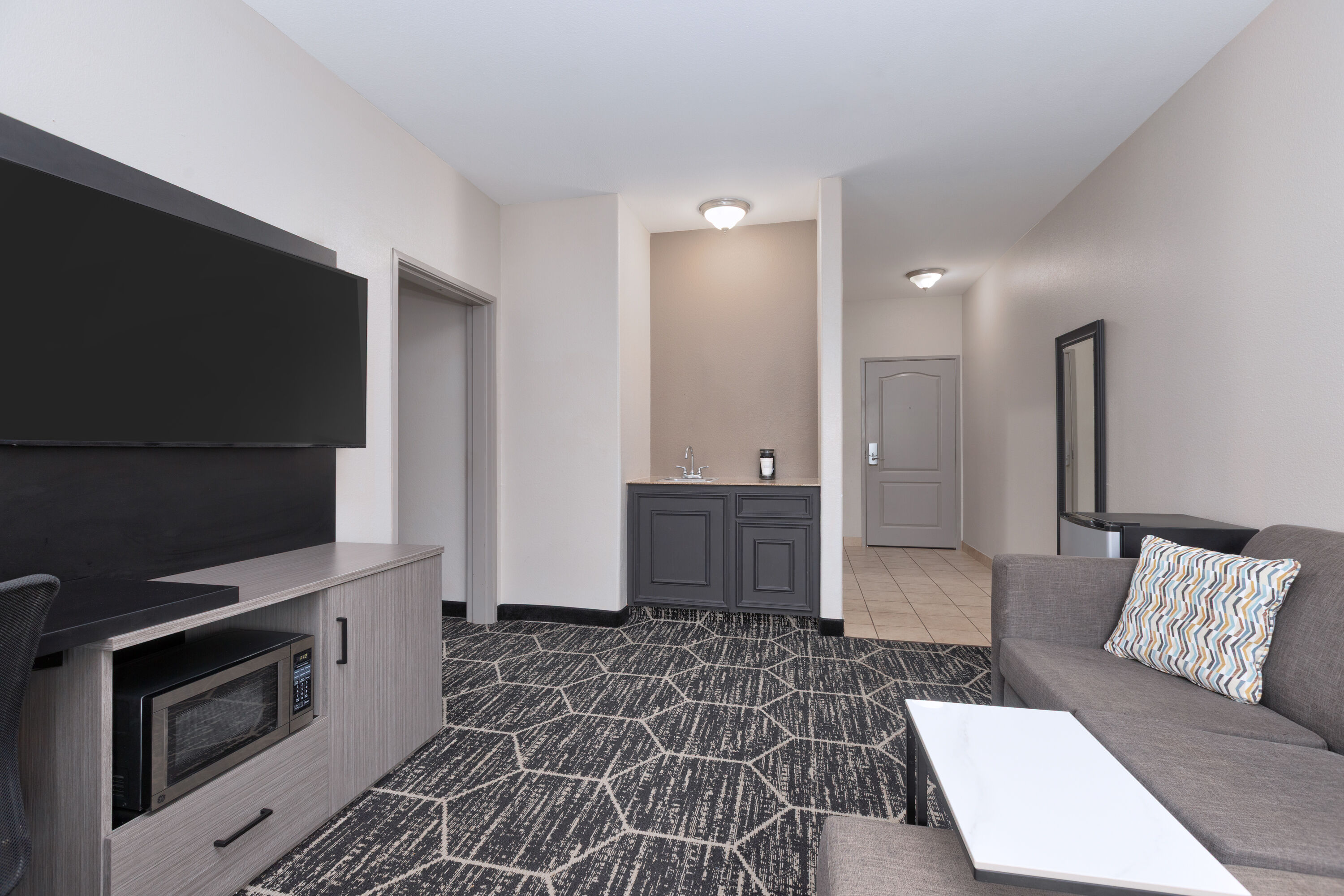 La Quinta Inn & Suites by Wyndham Fairfield TX suite in Fairfield, Texas