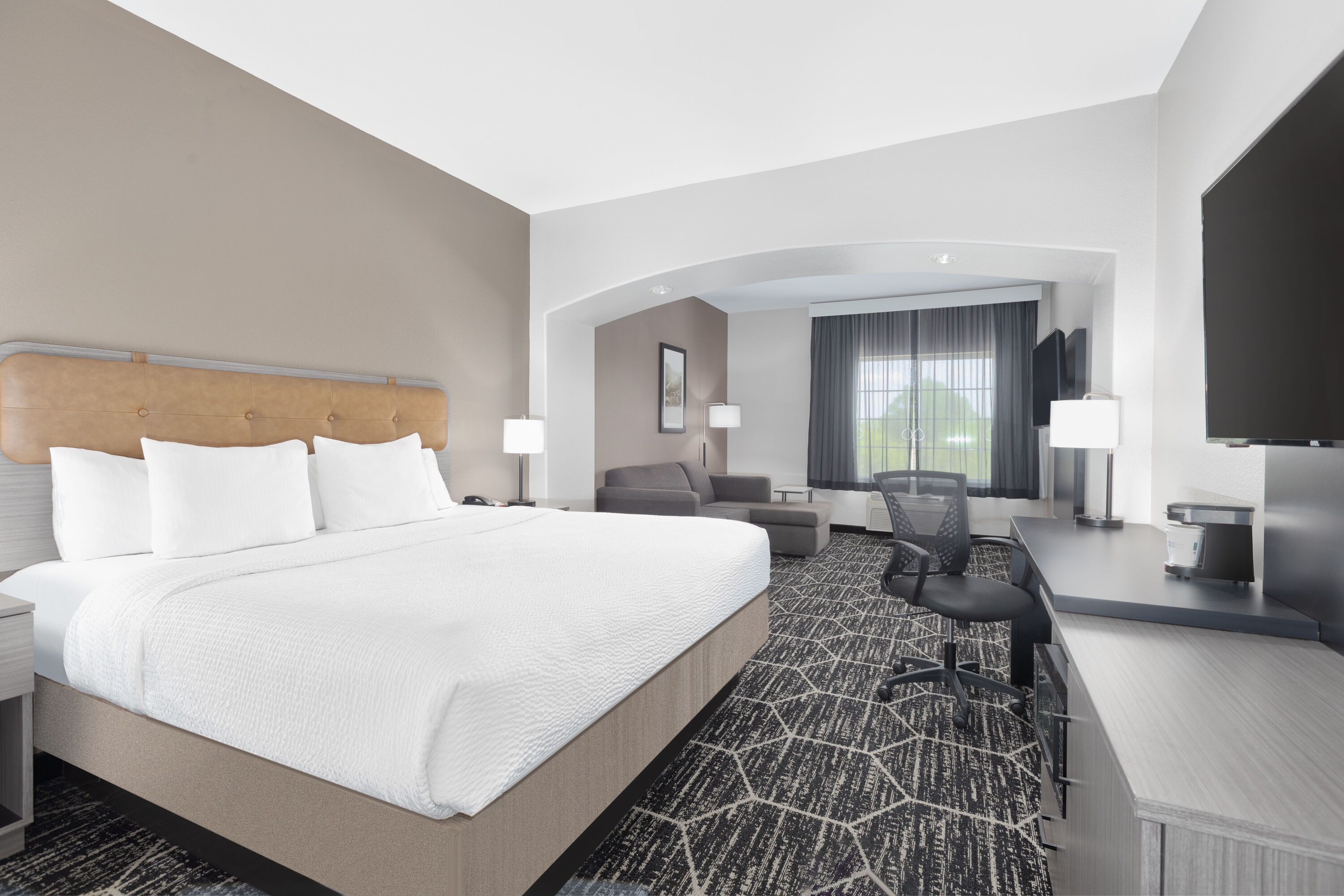 La Quinta Inn & Suites by Wyndham Fairfield TX suite in Fairfield, Texas