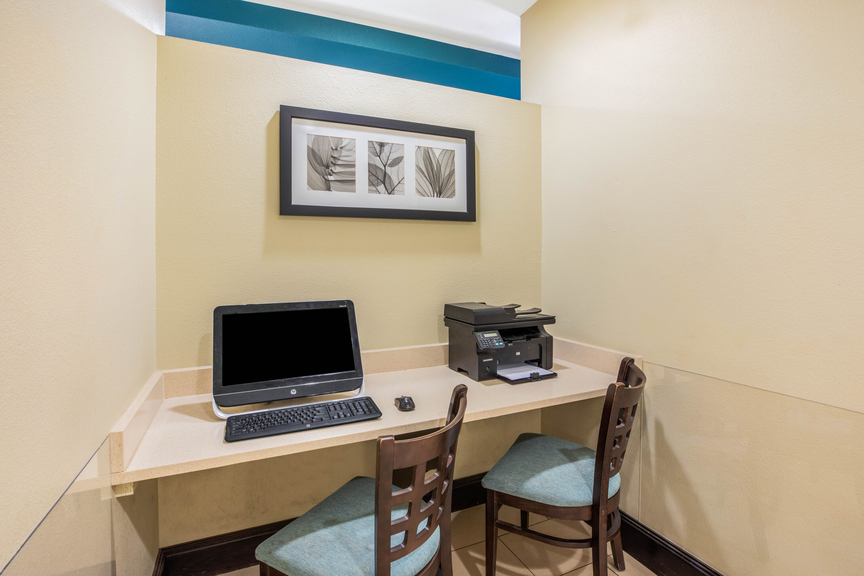La Quinta Inn & Suites by Wyndham Floresville business center in Floresville, Texas