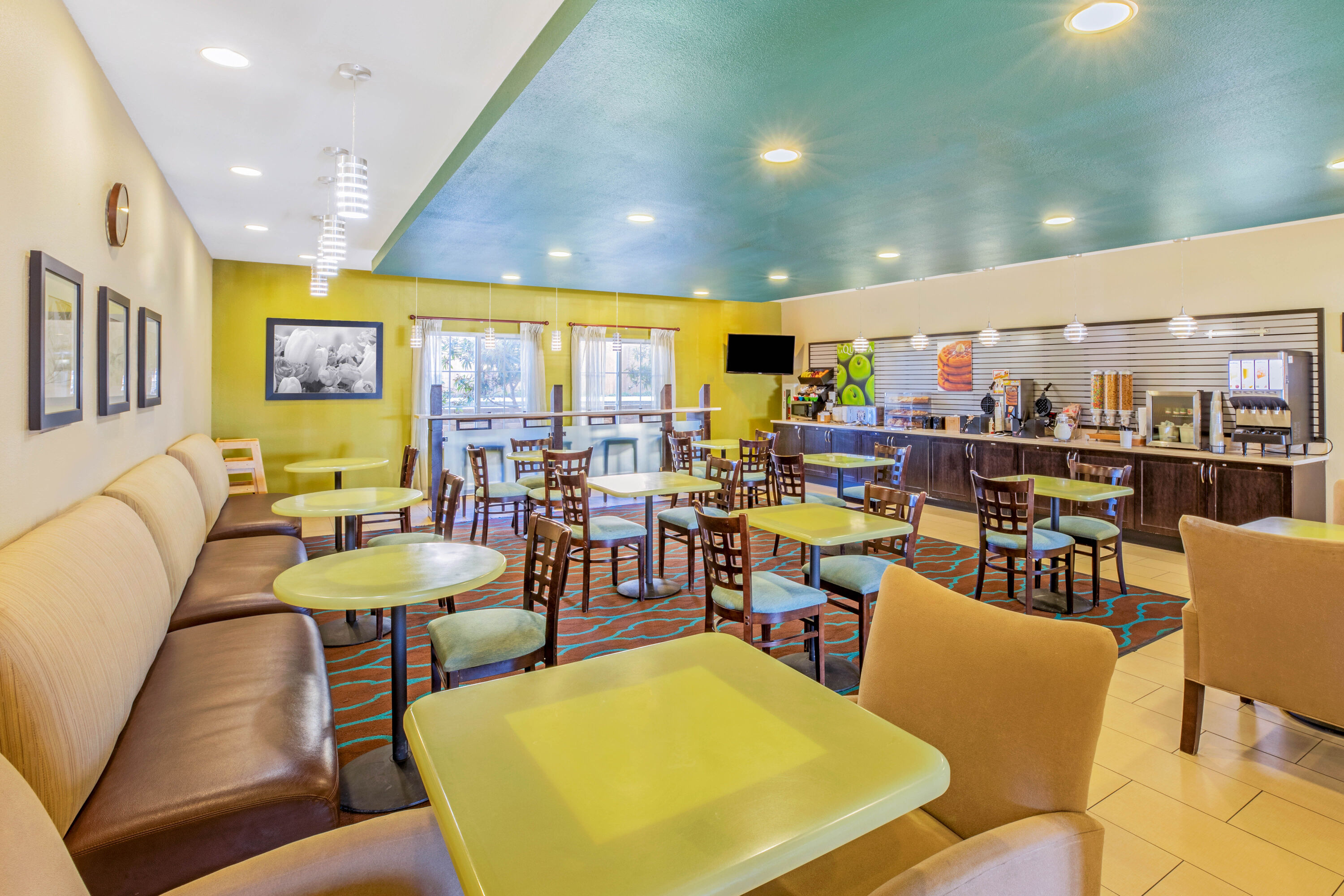 Free breakfast at La Quinta Inn & Suites by Wyndham Floresville in Floresville, Texas