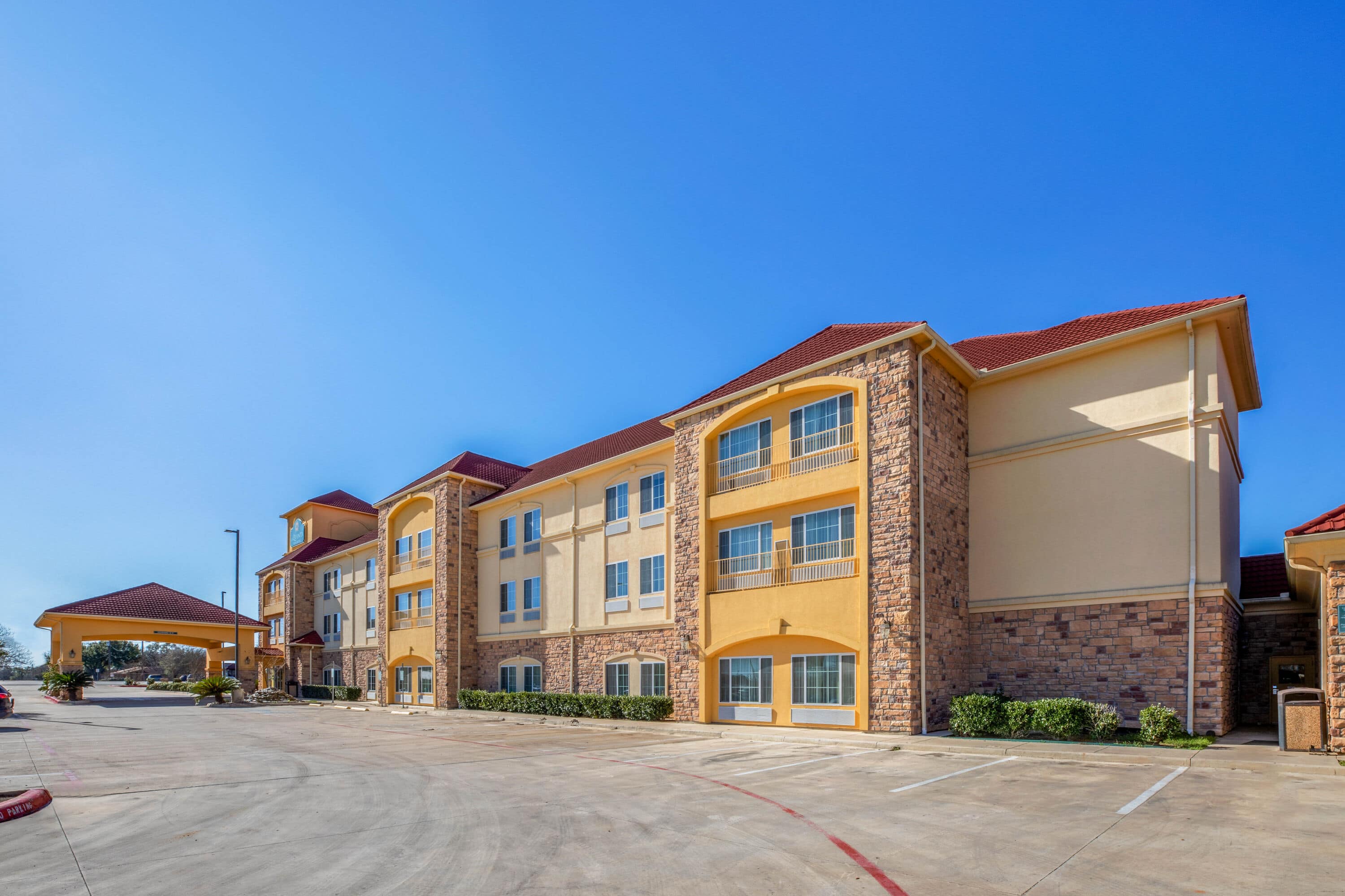 La Quinta Inn & Suites by Wyndham Floresville Floresville, TX Hotels