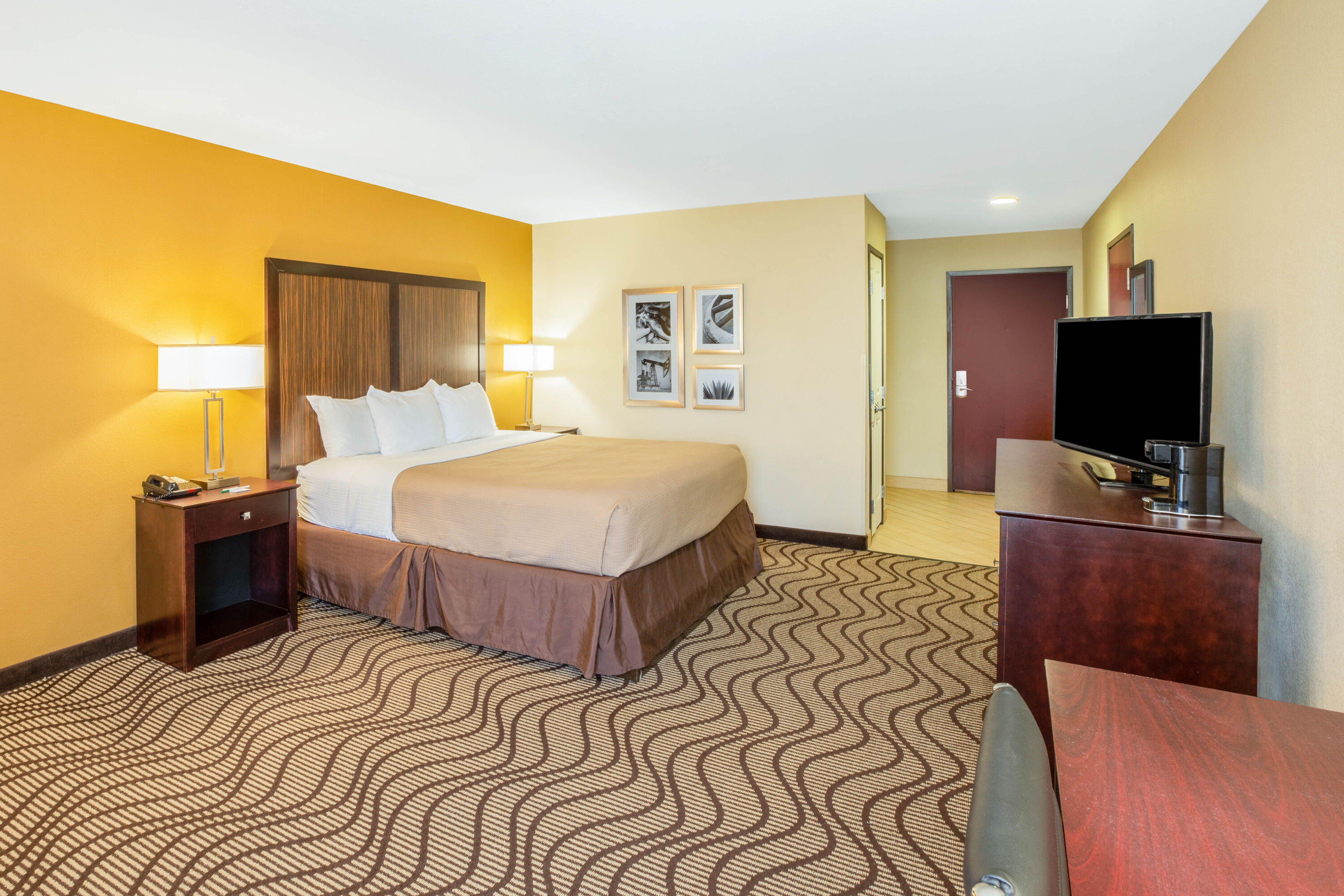 Guest room at the La Quinta Inn & Suites by Wyndham Floresville in Floresville, Texas