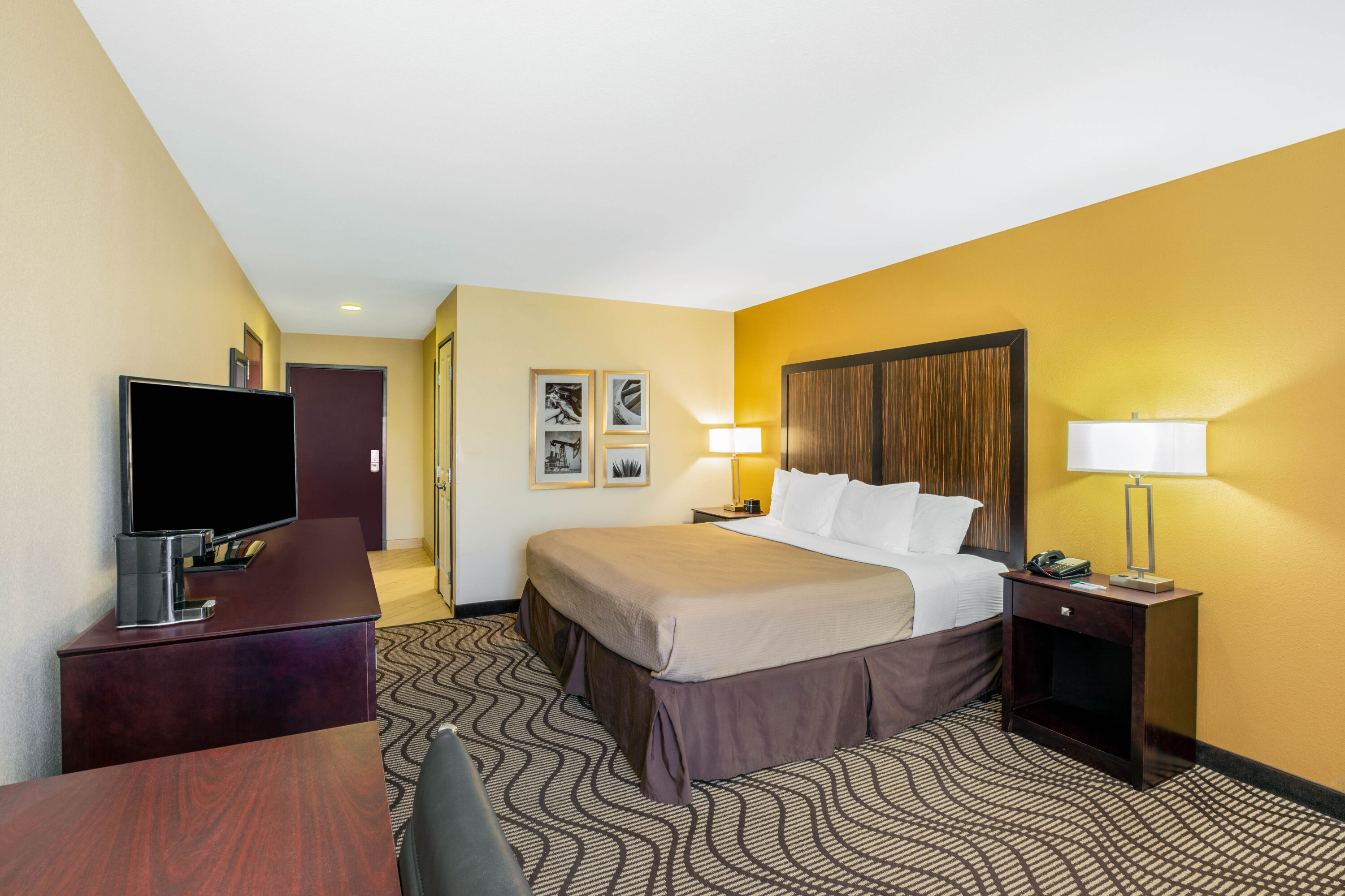 Guest room at the La Quinta Inn & Suites by Wyndham Floresville in Floresville, Texas