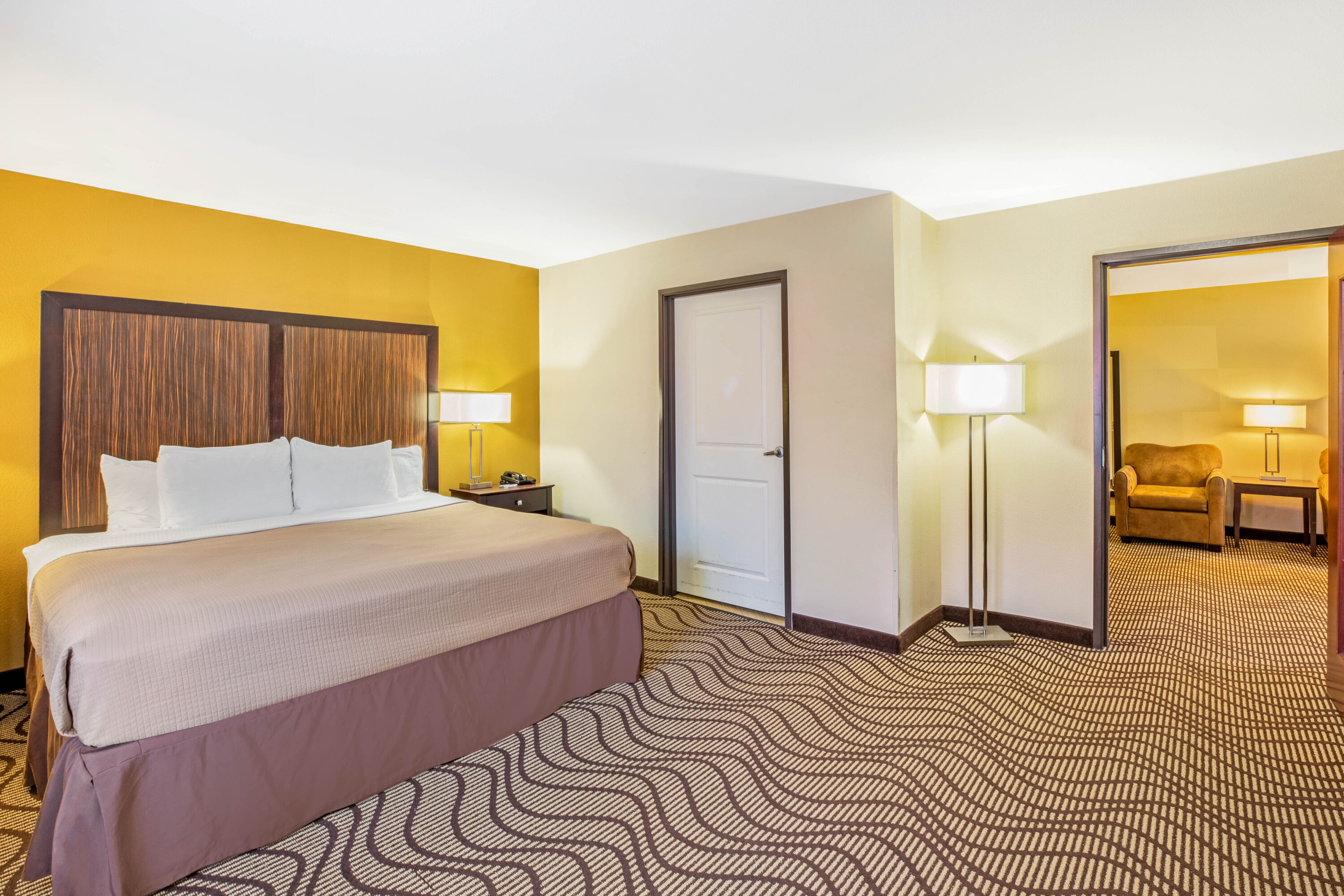 La Quinta Inn & Suites by Wyndham Floresville suite in Floresville, Texas