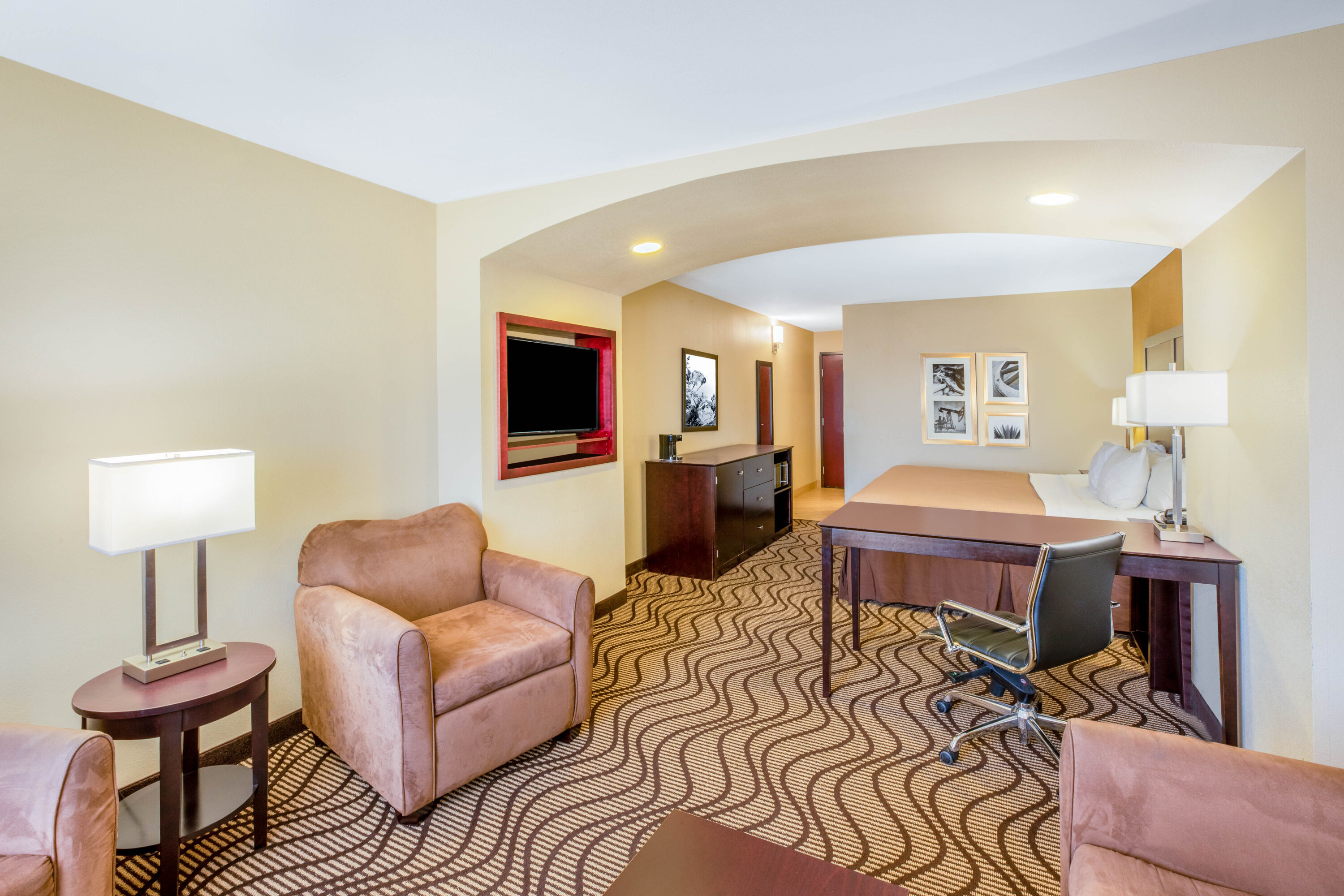 La Quinta Inn & Suites by Wyndham Floresville suite in Floresville, Texas