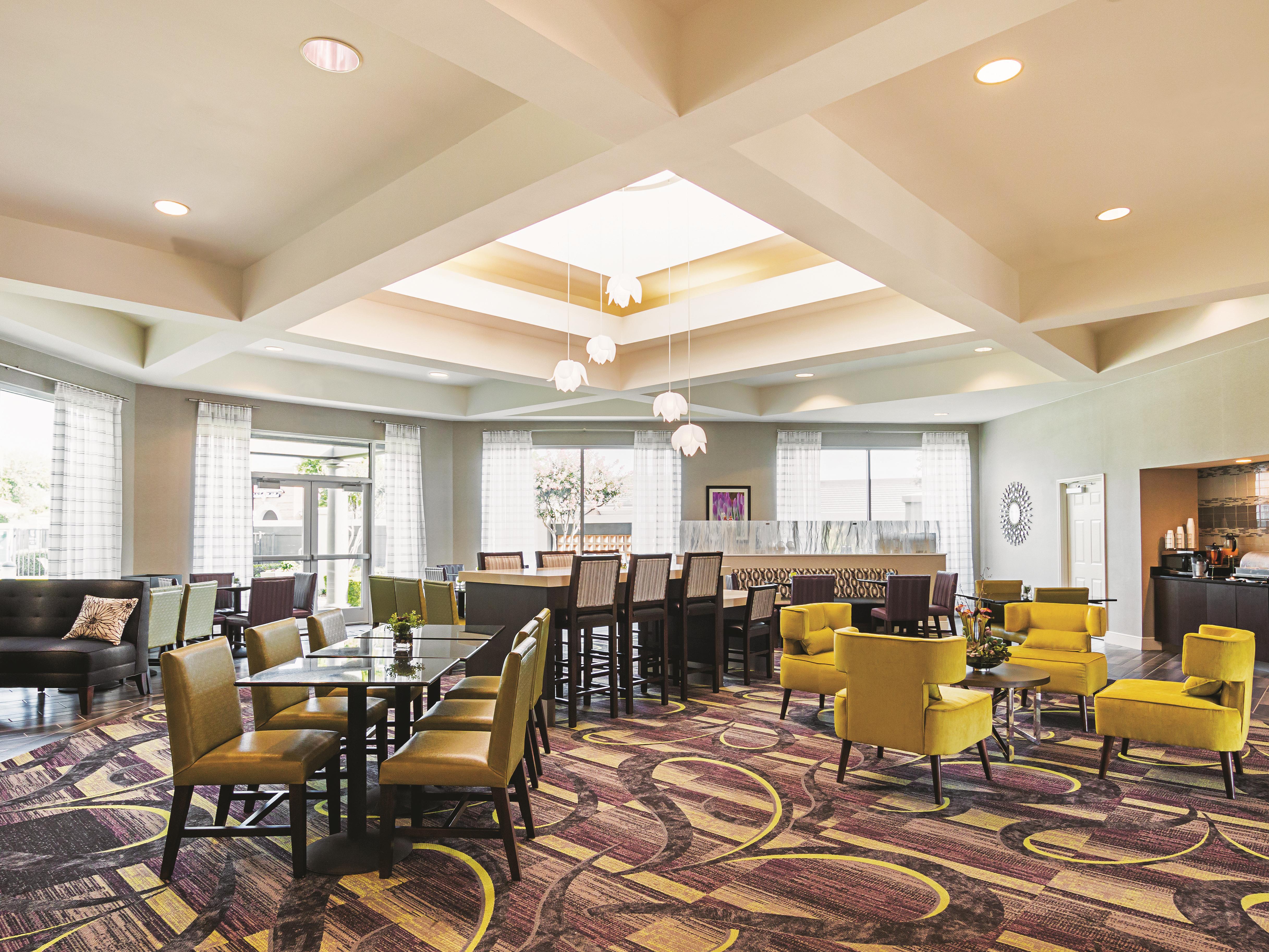 La Quinta Inn Amp Suites By Wyndham Fort Worth City View