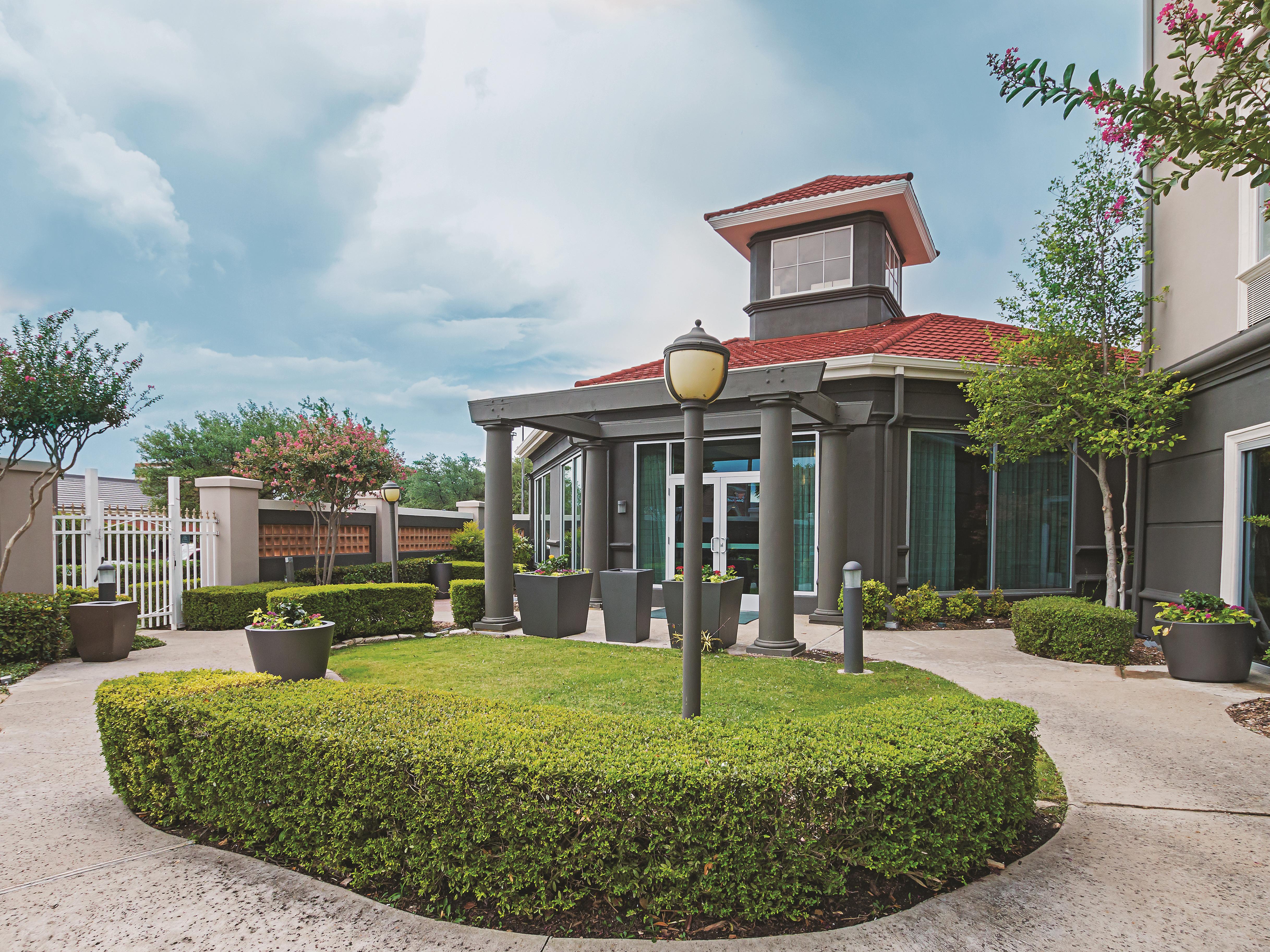 Exterior of La Quinta Inn & Suites by Wyndham Fort Worth City View hotel in Fort Worth, Texas