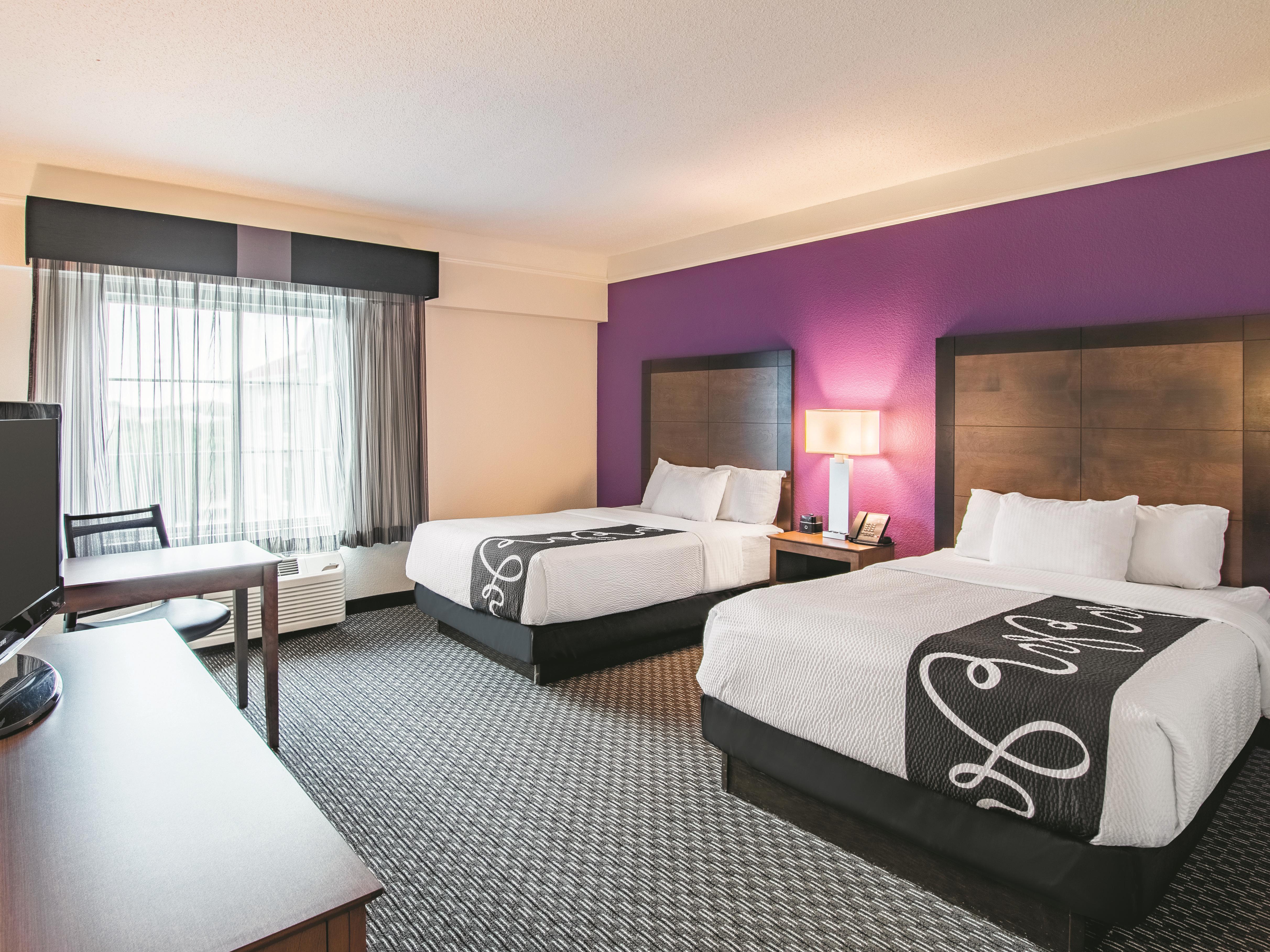 Guest room at the La Quinta Inn & Suites by Wyndham Fort Worth City View in Fort Worth, Texas