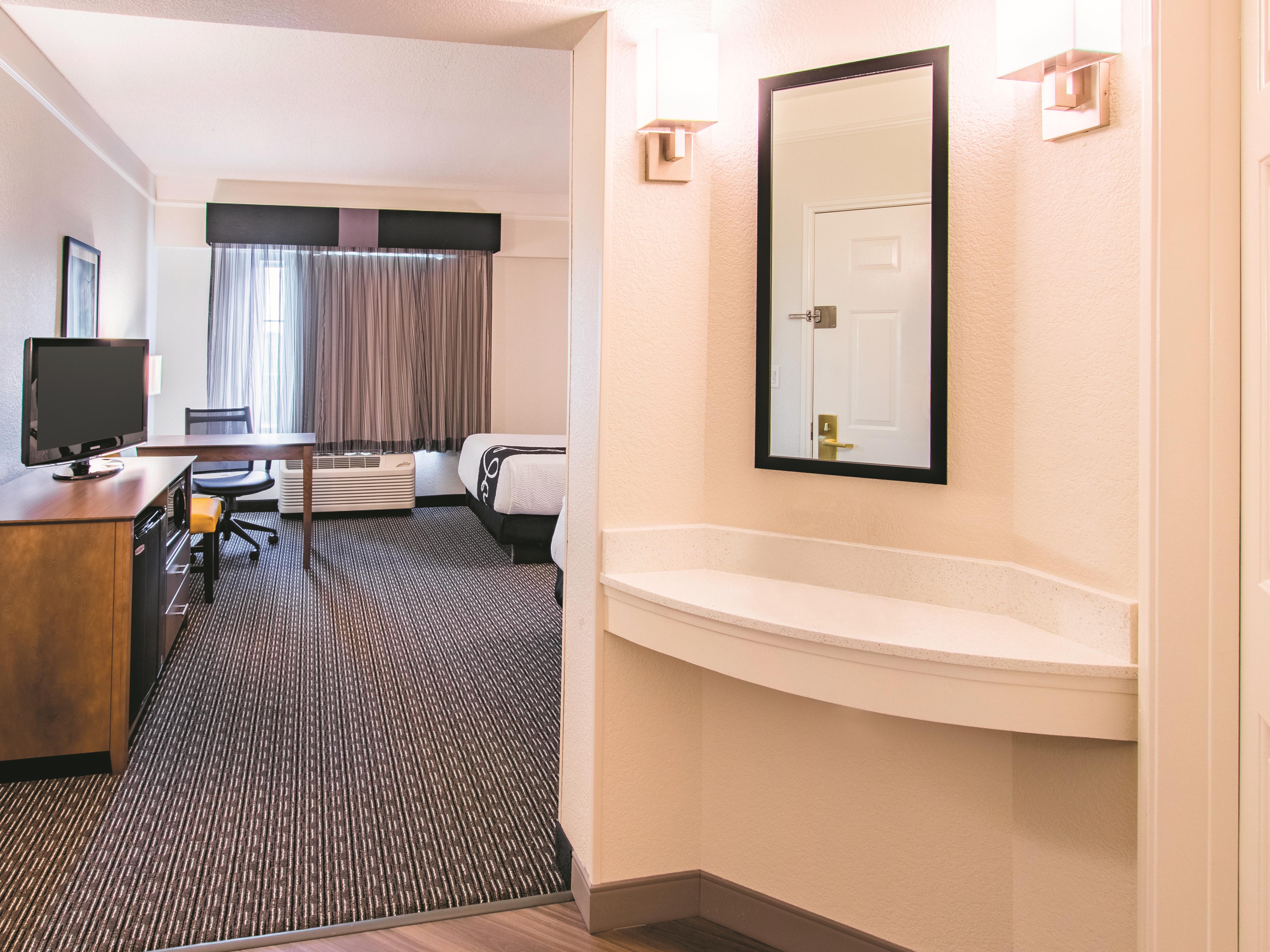 La Quinta Inn Amp Suites By Wyndham Fort Worth City View