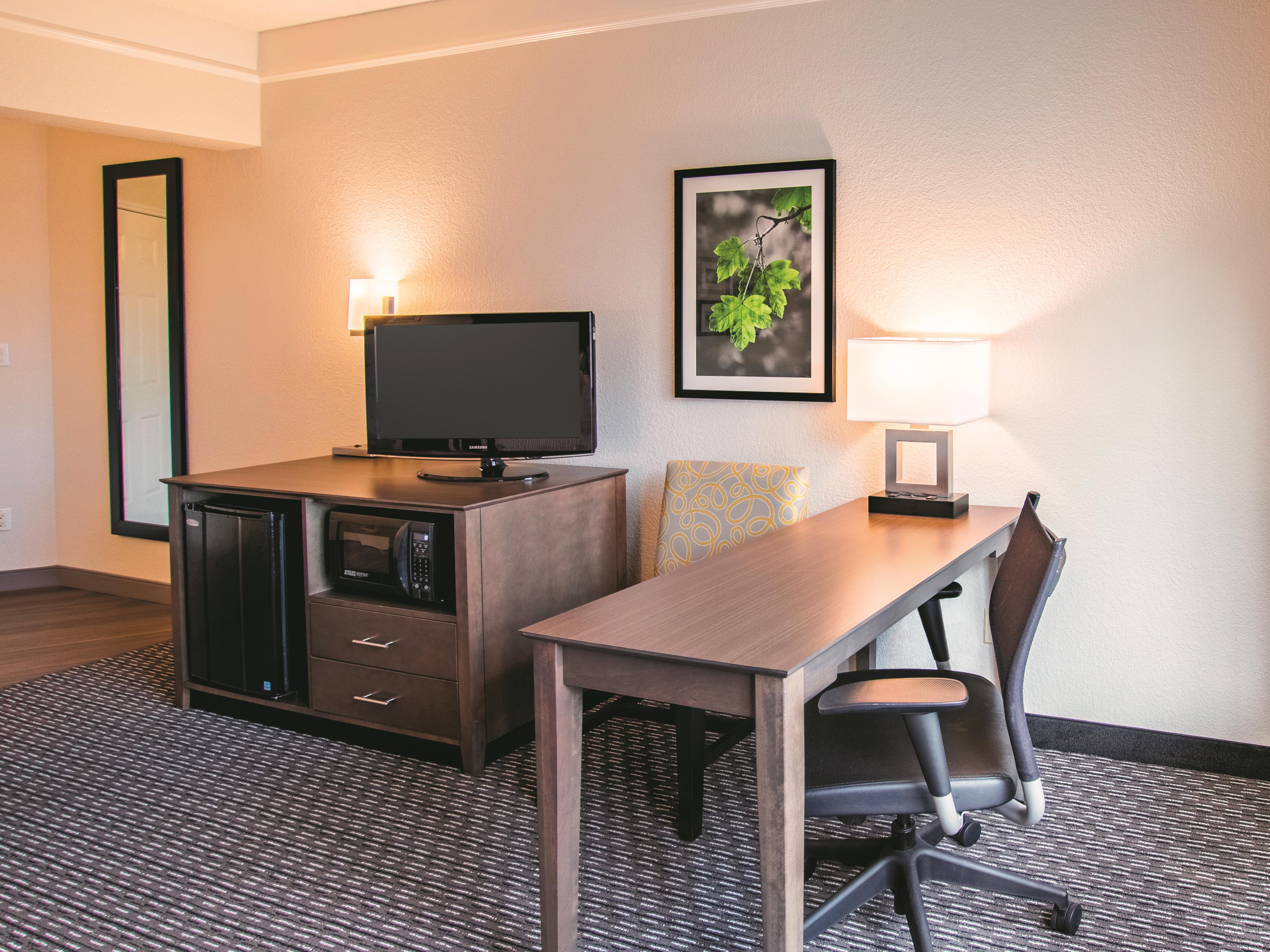 La Quinta Inn Amp Suites By Wyndham Fort Worth City View