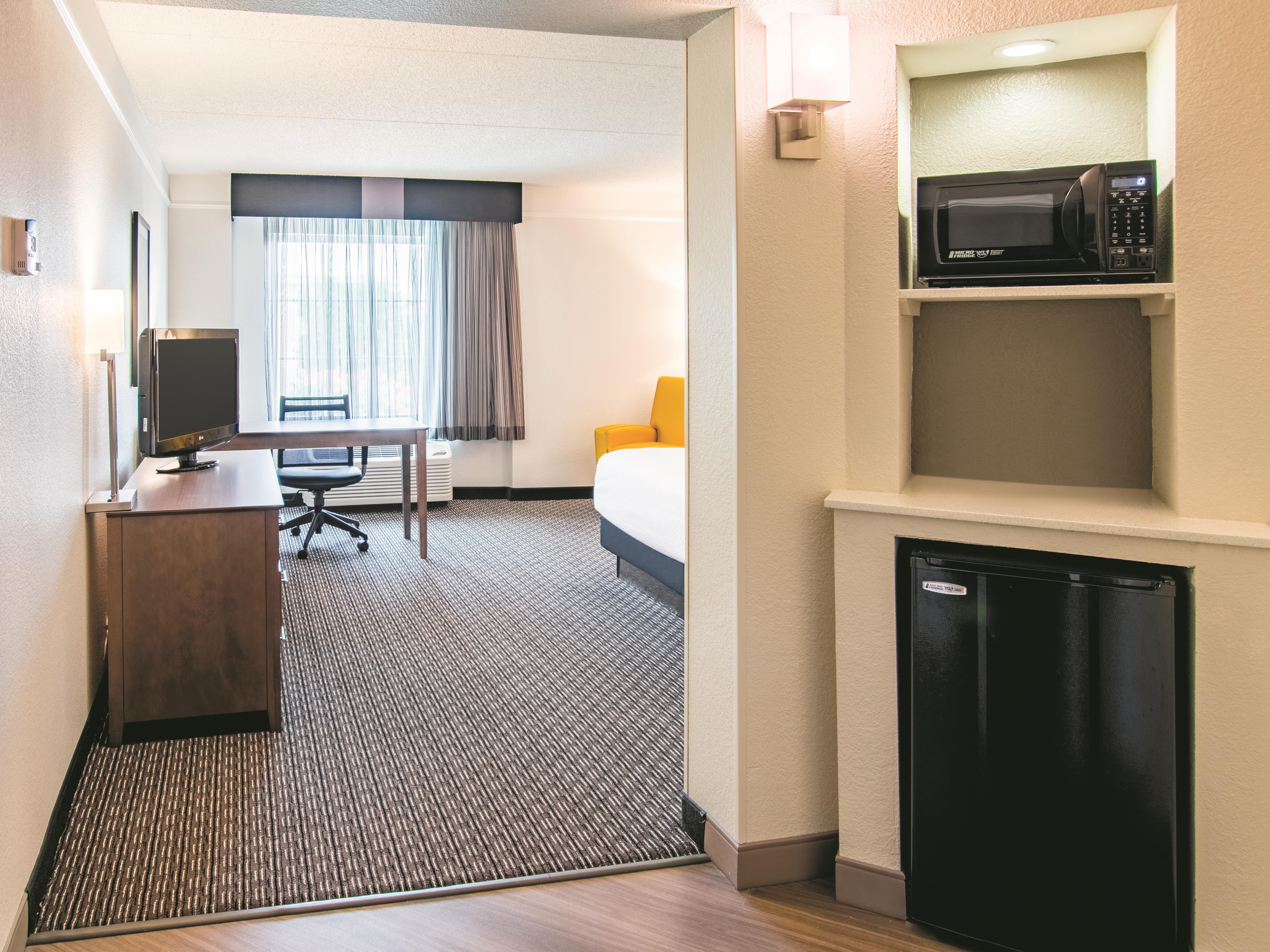 Guest room at the La Quinta Inn & Suites by Wyndham Fort Worth City View in Fort Worth, Texas