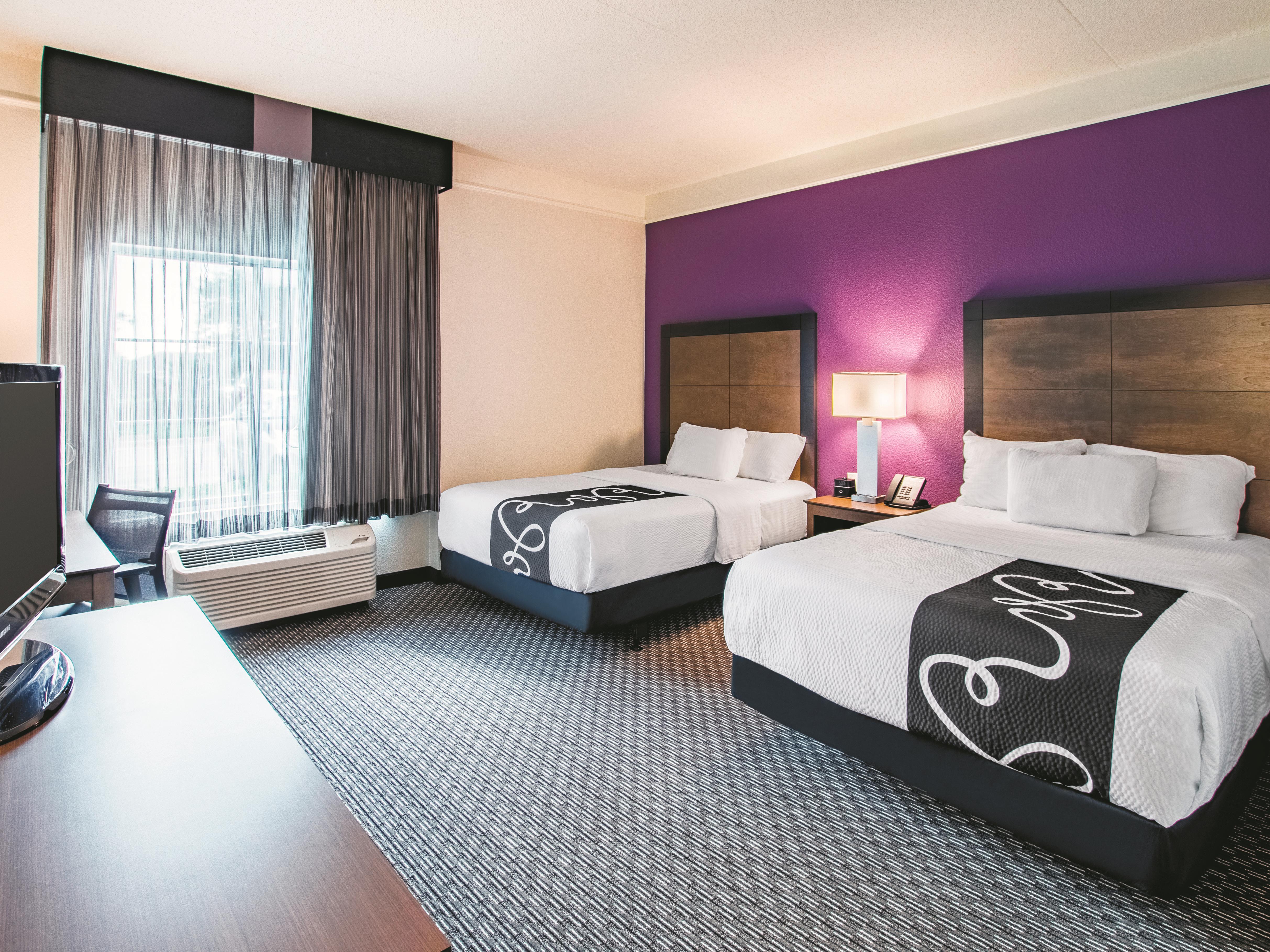 Guest room at the La Quinta Inn & Suites by Wyndham Fort Worth City View in Fort Worth, Texas