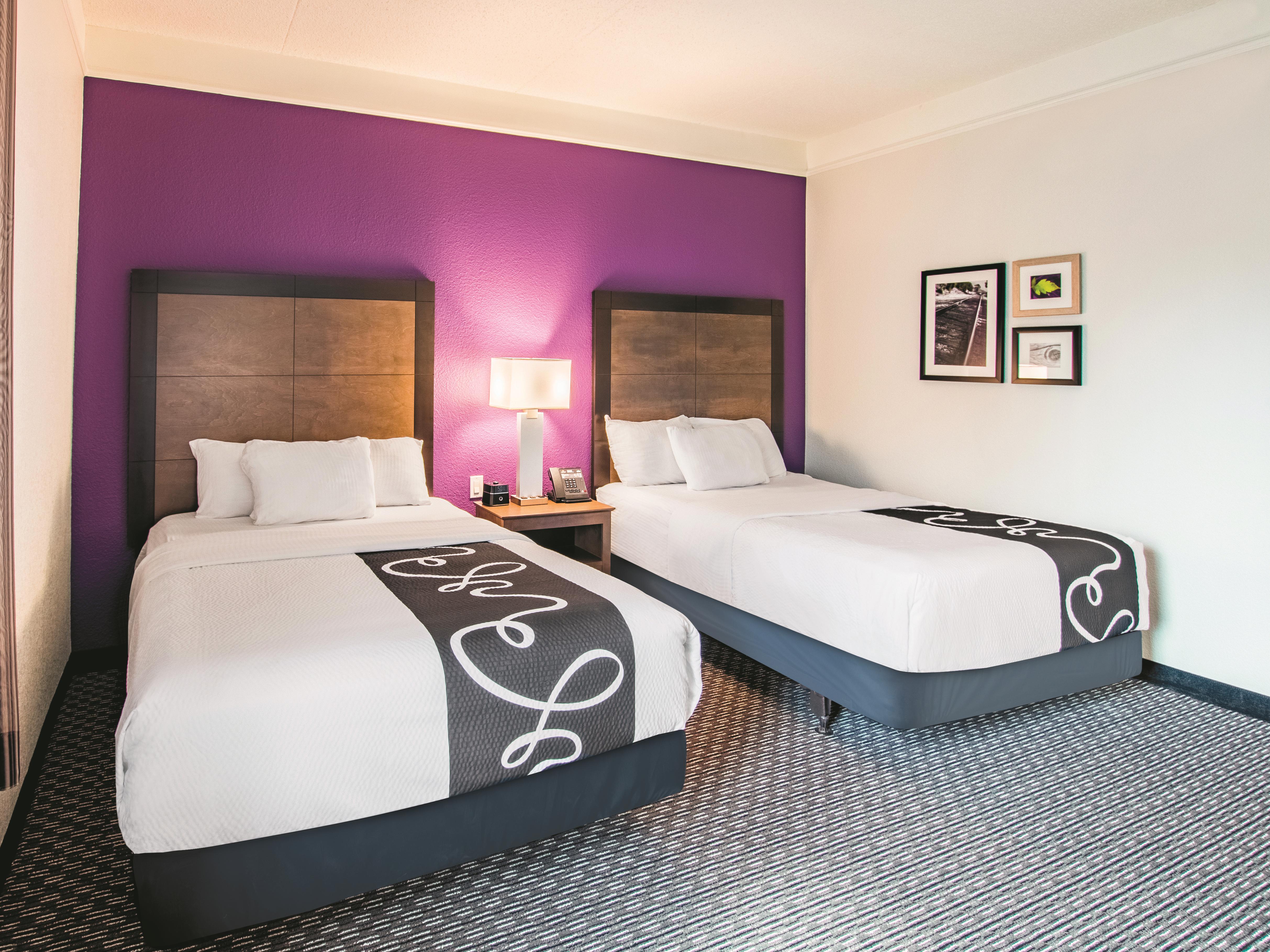 Guest room at the La Quinta Inn & Suites by Wyndham Fort Worth City View in Fort Worth, Texas