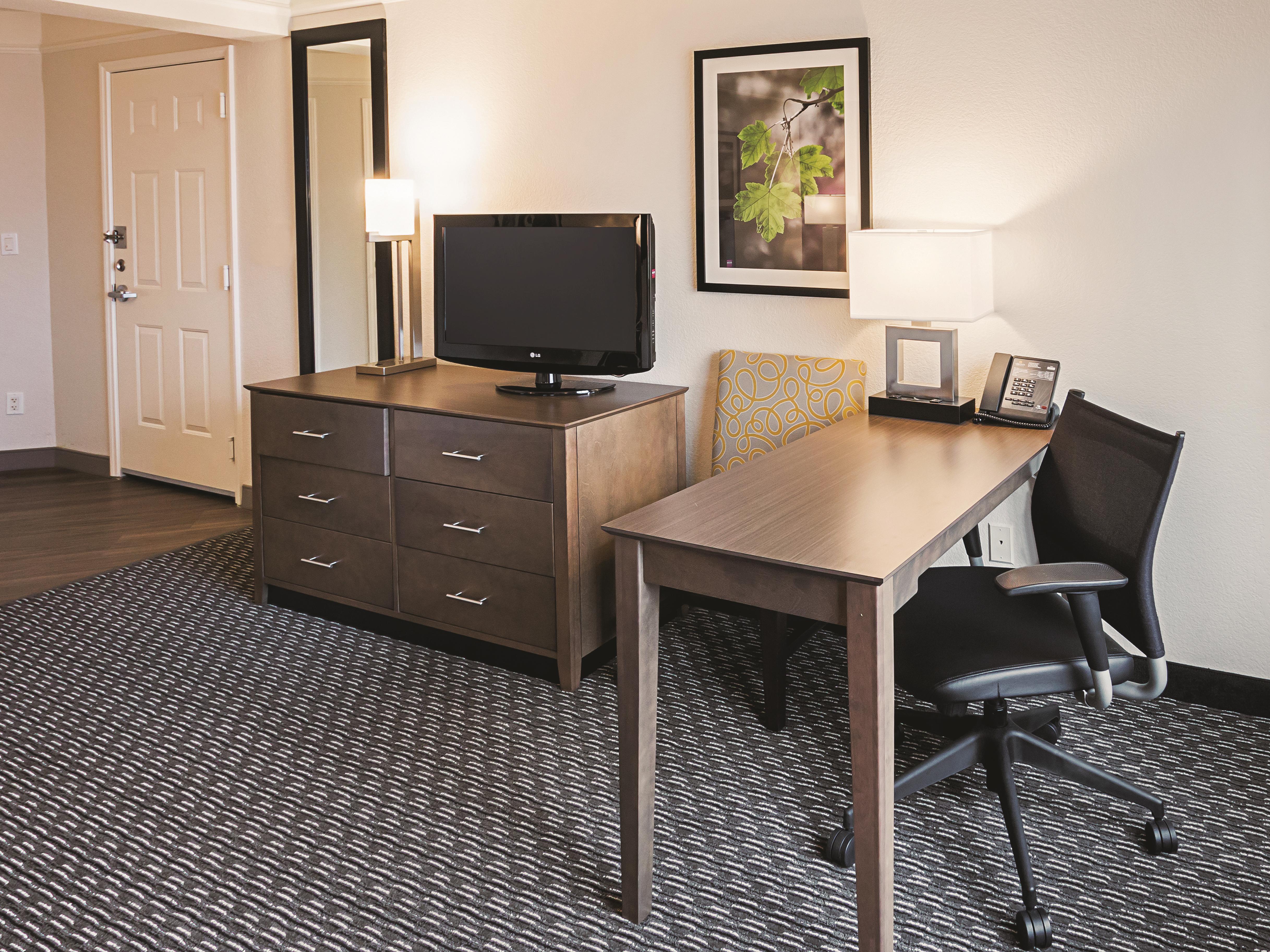 Guest room at the La Quinta Inn & Suites by Wyndham Fort Worth City View in Fort Worth, Texas