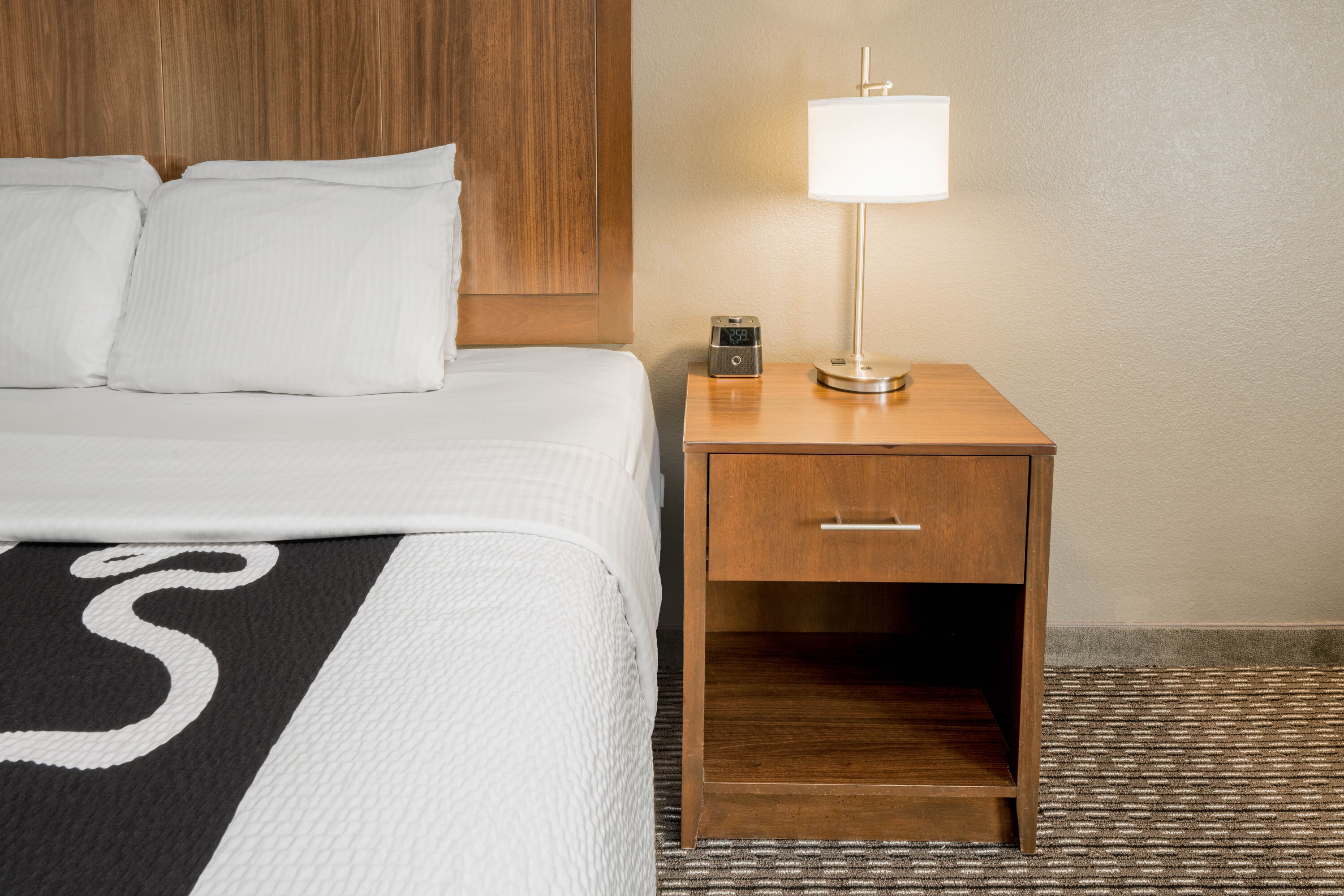 Guest room feature at the La Quinta Inn & Suites by Wyndham Fort Worth Arlington West in Fort Worth, Texas