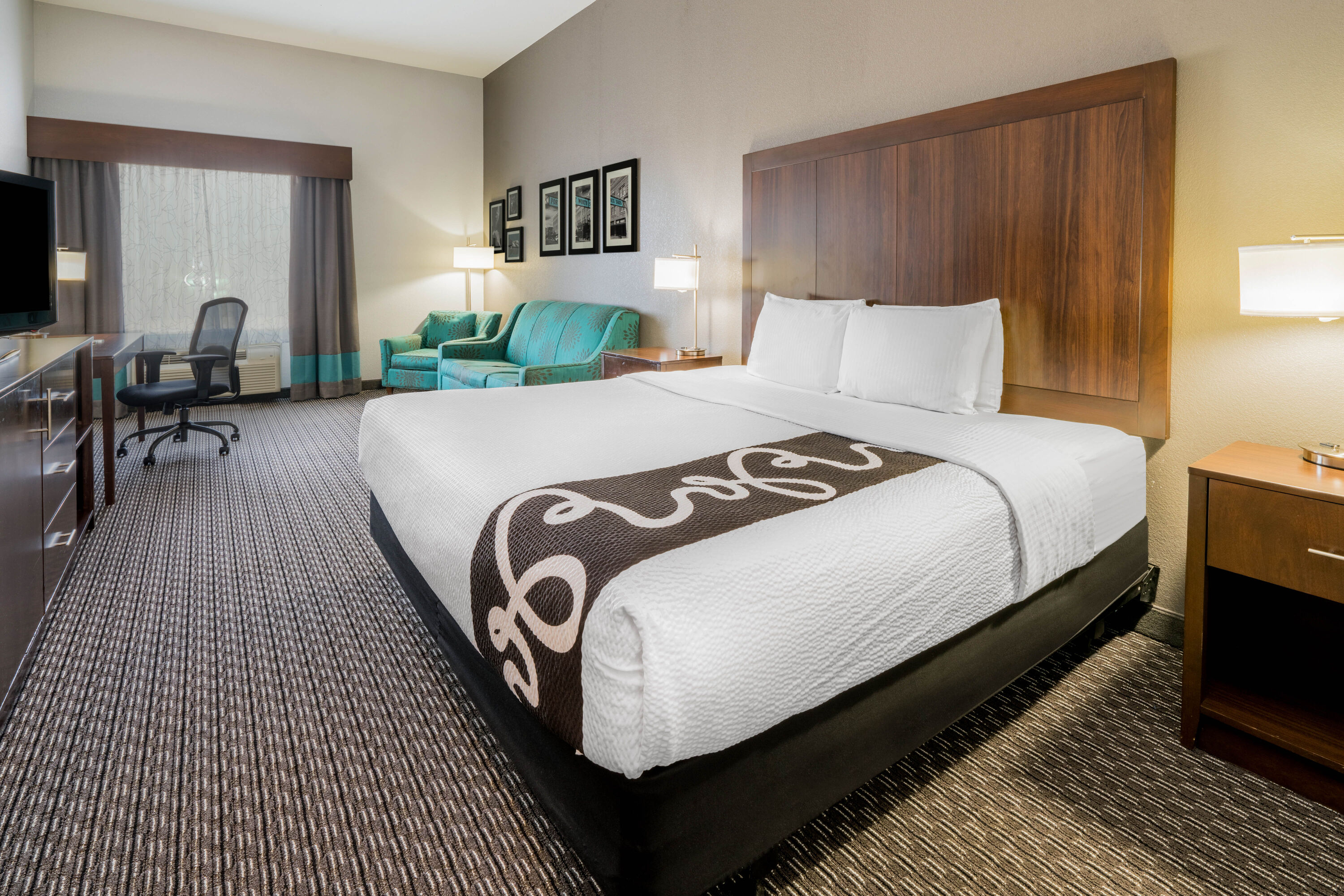 La Quinta Inn & Suites by Wyndham Fort Worth Arlington West suite in Fort Worth, Texas