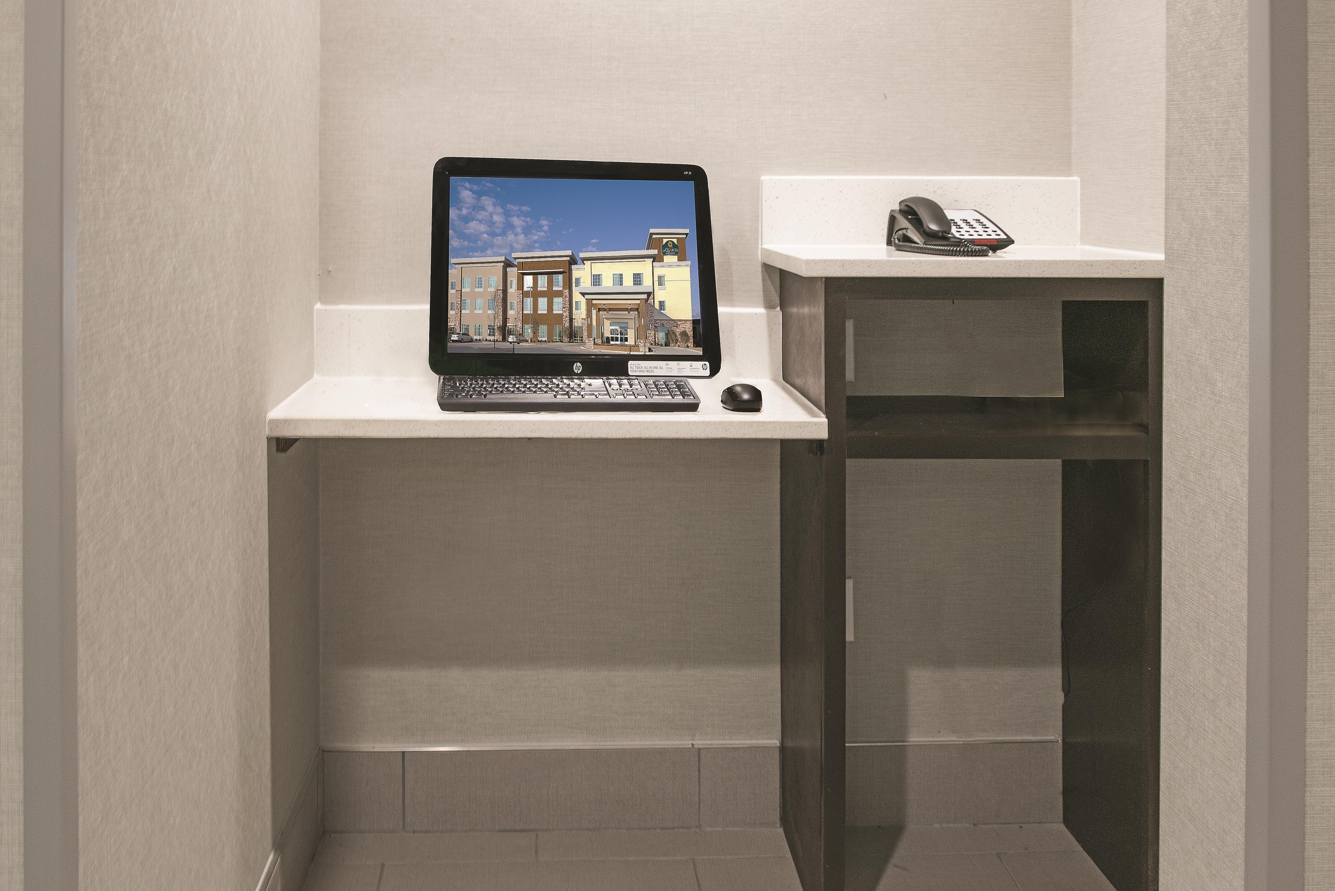 La Quinta Inn & Suites by Wyndham Fort Worth West - I-30 business center in Fort Worth, Texas